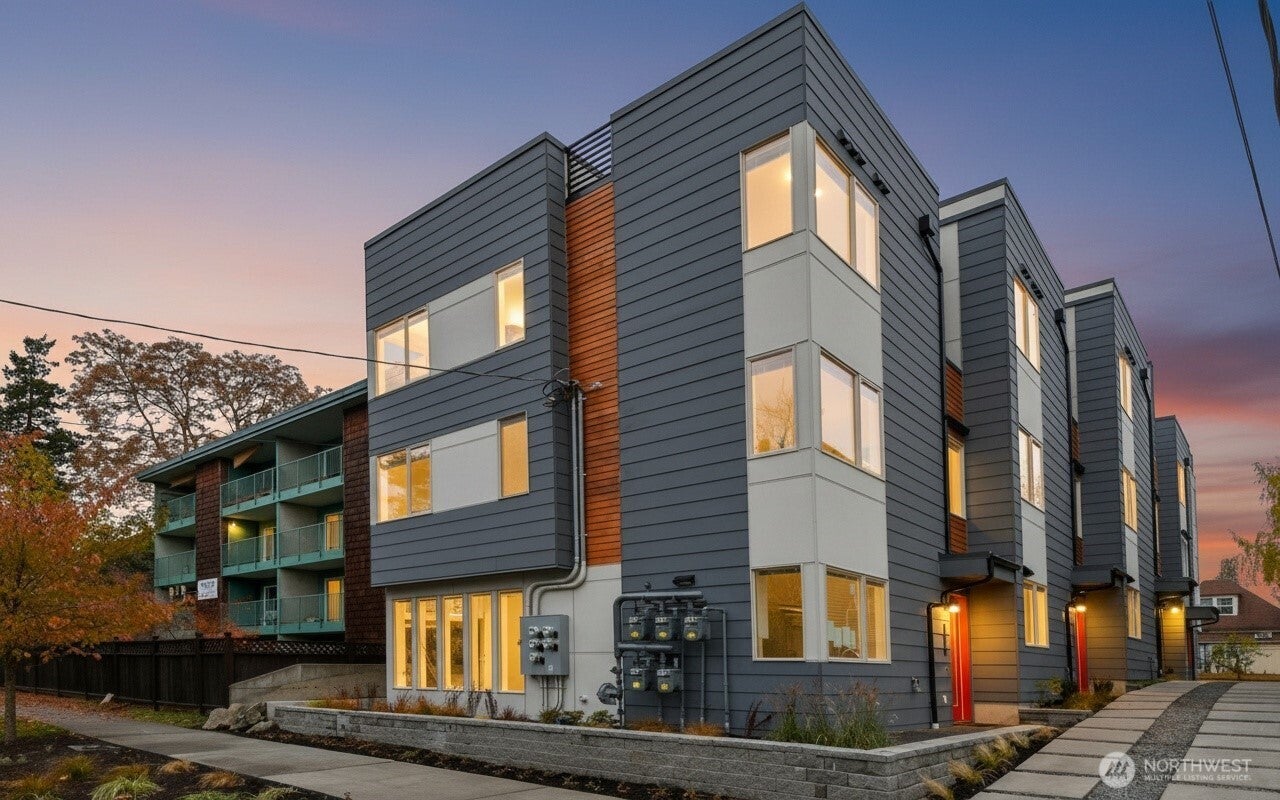 Seattle, Washington, 98144, United States, 3 Bedrooms Bedrooms, ,2 BathroomsBathrooms,Residential,For Sale,2049305