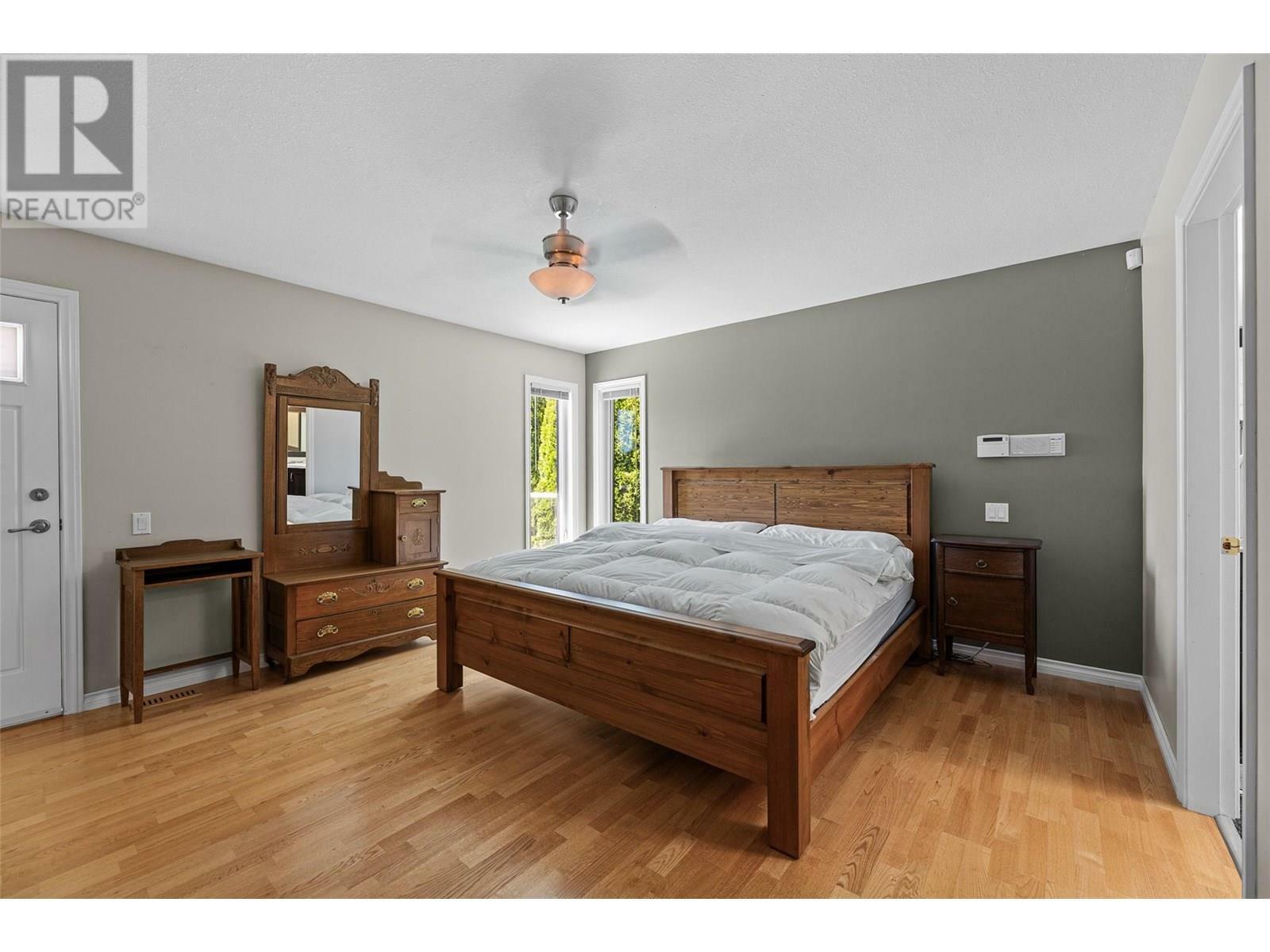 KELOWNA, British Columbia, V1V 1W2, CA, 4 Bedrooms Bedrooms, ,3 BathroomsBathrooms,Residential,For Sale,1882323