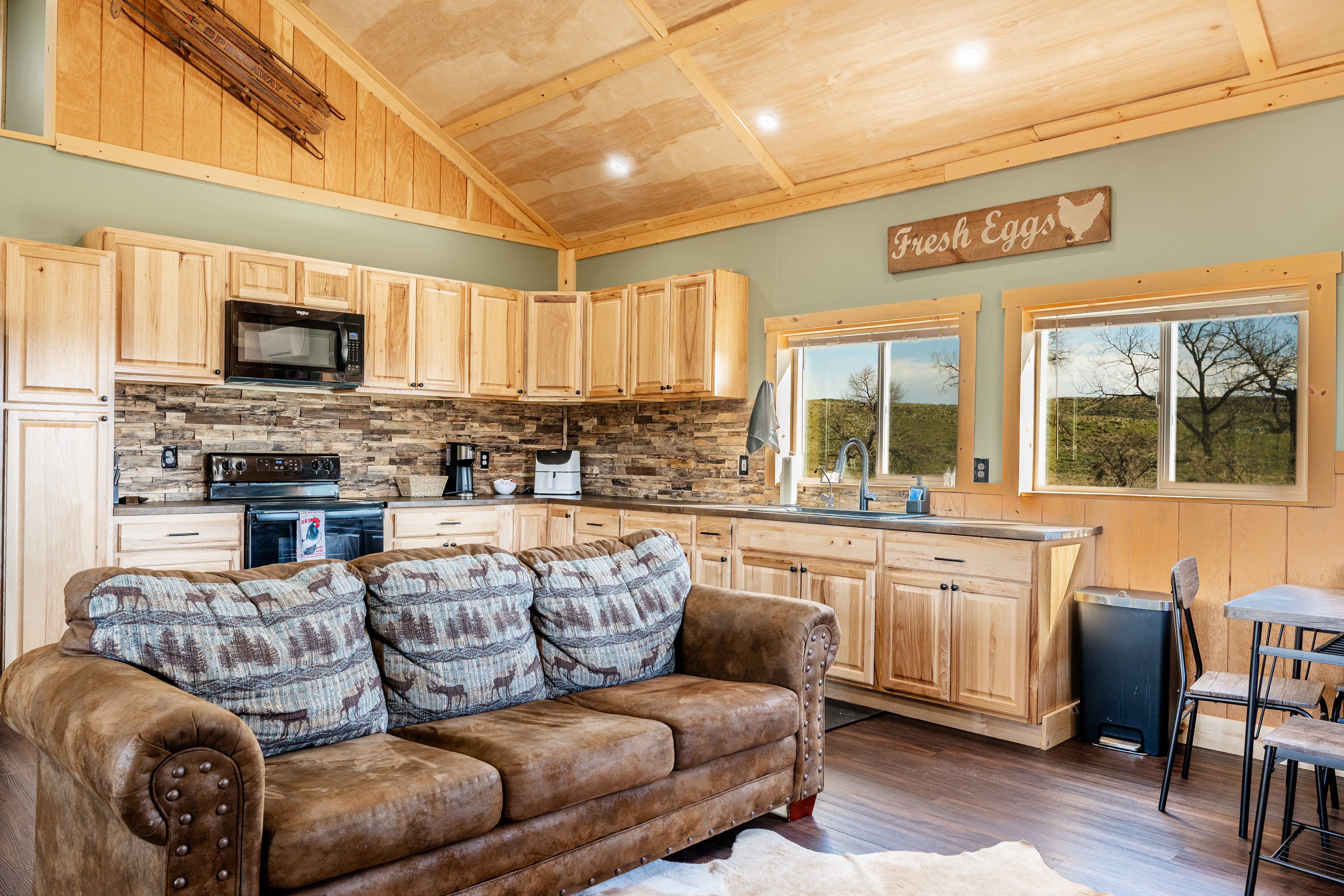 Ranchester, Wyoming, 82839, United States, 2 Bedrooms Bedrooms, ,1 BathroomBathrooms,Residential,For Sale,1813697