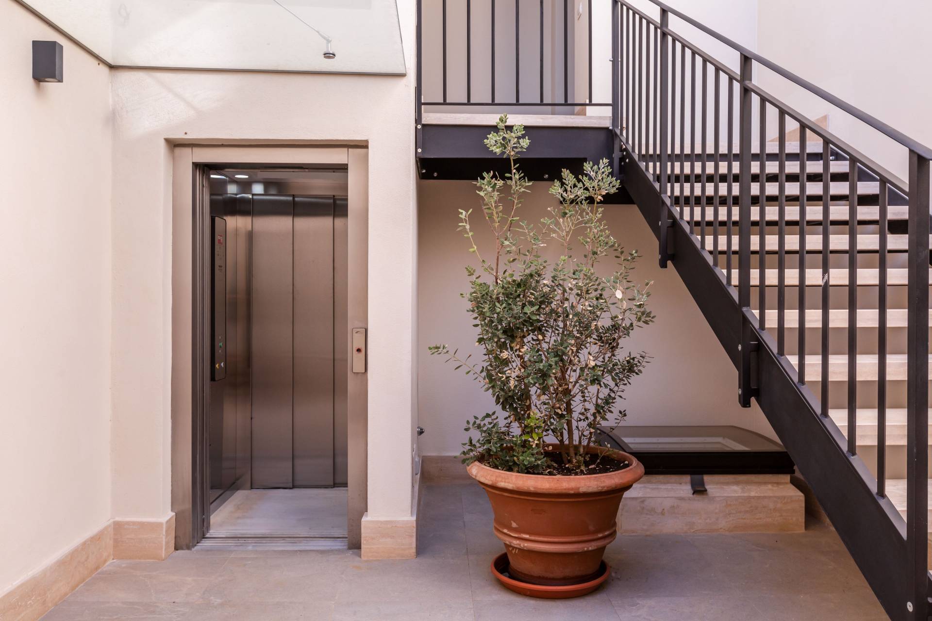 Roma, Roma, 00100, IT, 2 Bedrooms Bedrooms, ,3 BathroomsBathrooms,Residential,For Sale,1849001