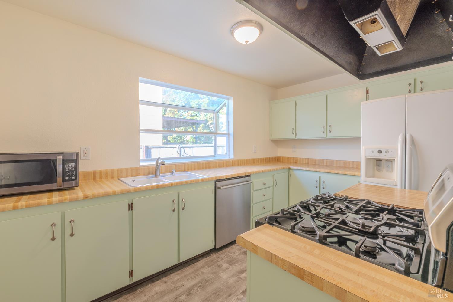 Rohnert Park, California, 94928, United States, 4 Bedrooms Bedrooms, ,2 BathroomsBathrooms,Residential,For Sale,1974280