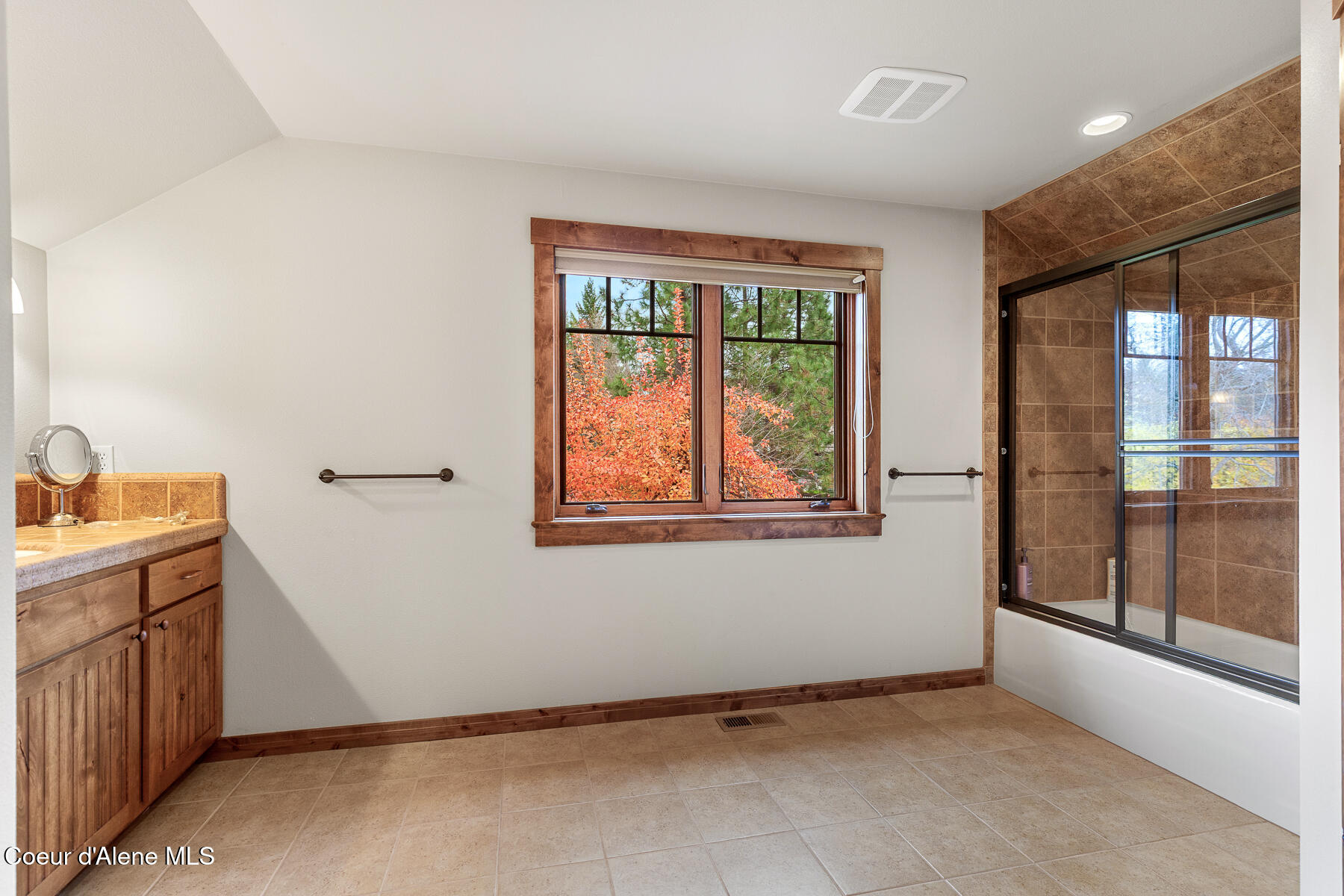 Hayden, Idaho, 83835, United States, 5 Bedrooms Bedrooms, ,4 BathroomsBathrooms,Residential,For Sale,1989952