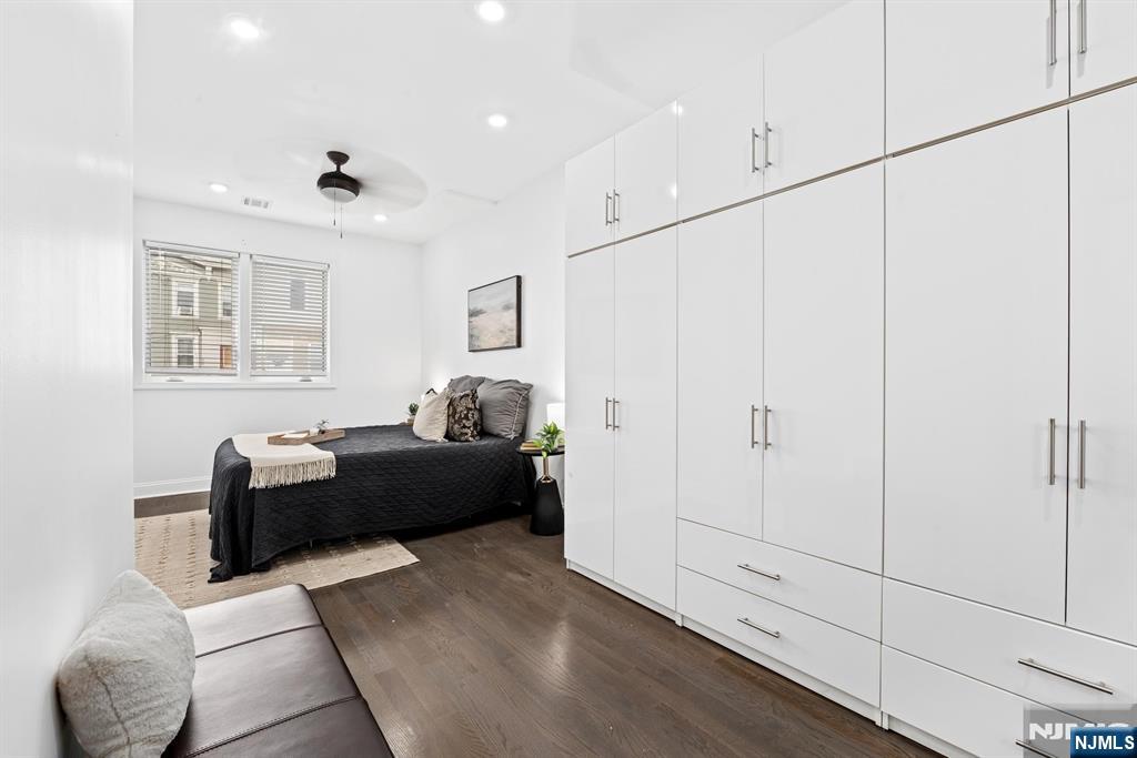 Jersey City, New Jersey, 07307, United States, 3 Bedrooms Bedrooms, ,3 BathroomsBathrooms,Residential,For Sale,1966412