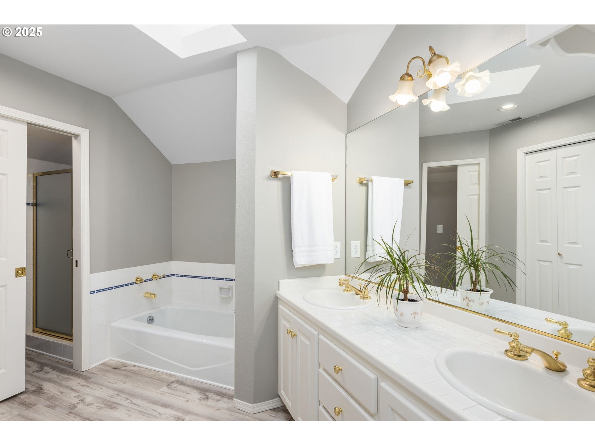 Happy Valley, Oregon, 97086, United States, 3 Bedrooms Bedrooms, ,4 BathroomsBathrooms,Residential,For Sale,1990937