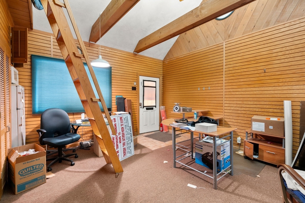 Waltham, Massachusetts, 02453, United States, 2 Bedrooms Bedrooms, ,4 BathroomsBathrooms,Residential,For Sale,1916718