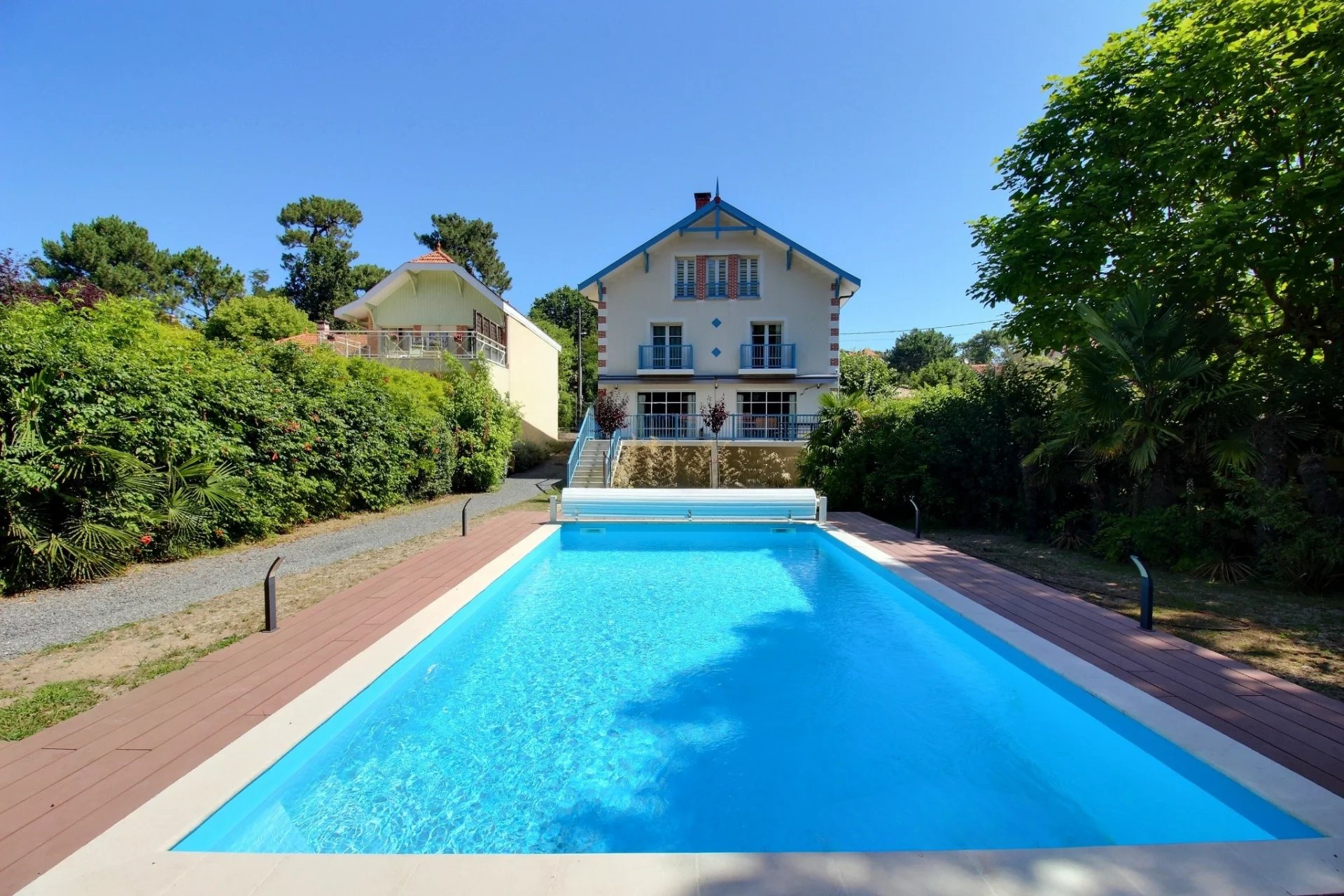 Arcachon, New Aquitaine, 33120, FR, 7 Bedrooms Bedrooms, ,5 BathroomsBathrooms,Residential,For Sale,1840237