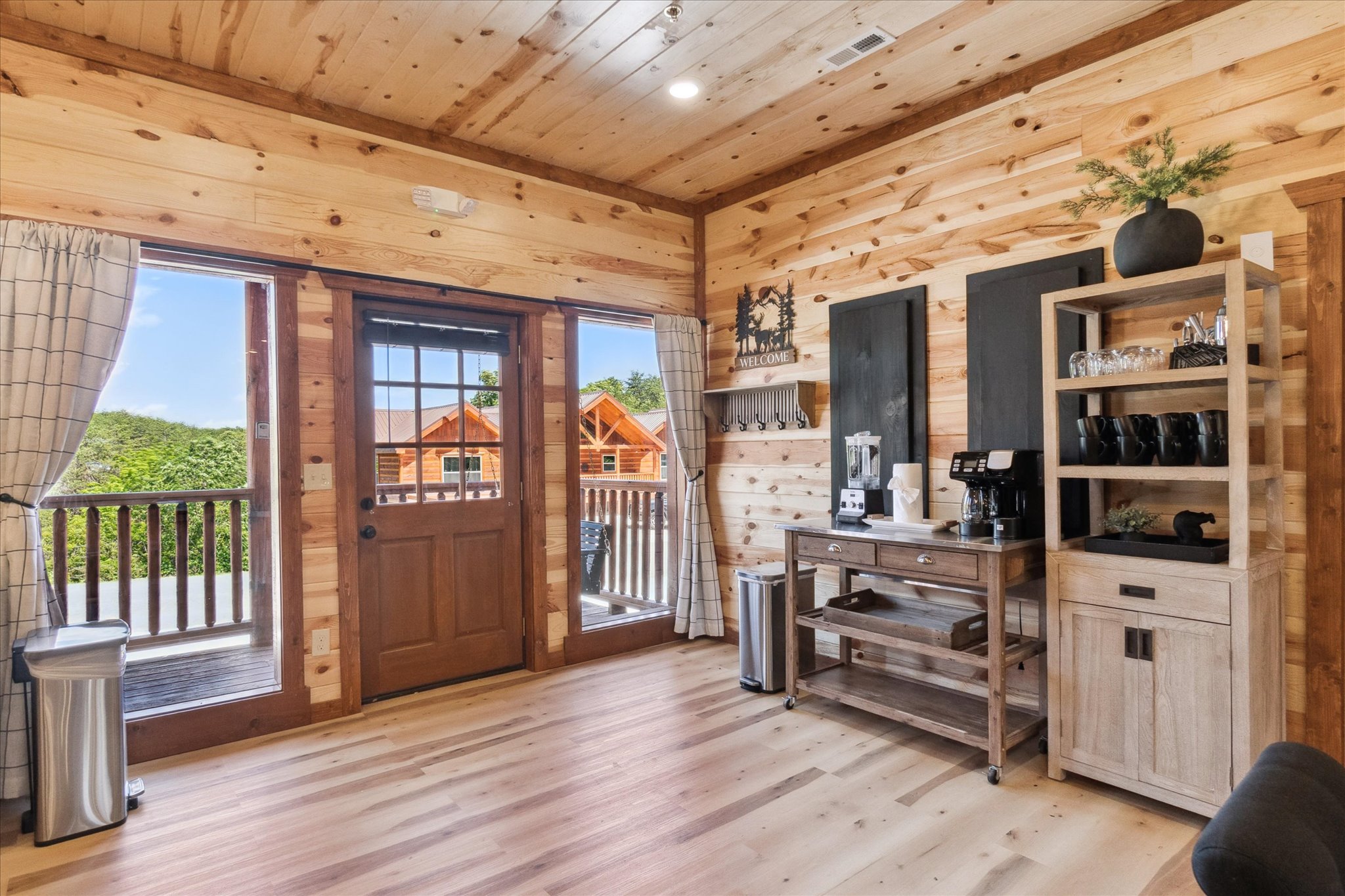 Sevierville, Tennessee, 37876, United States, 8 Bedrooms Bedrooms, ,9 BathroomsBathrooms,Residential,For Sale,1981124