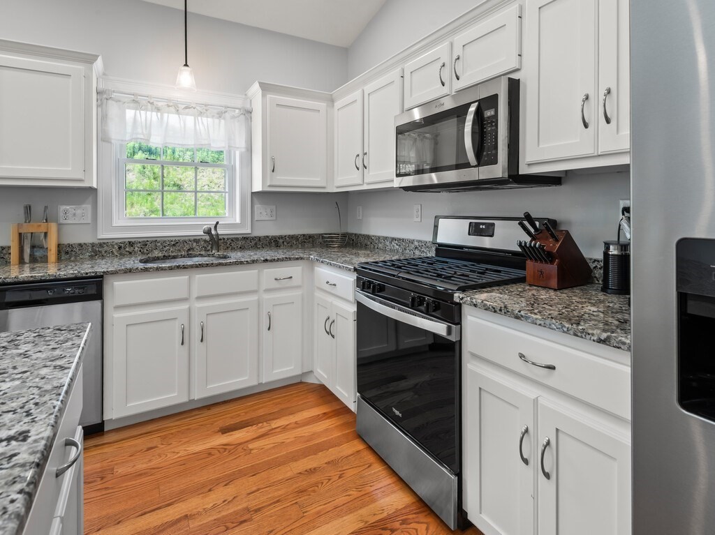 Sutton, Massachusetts, 01590, United States, 2 Bedrooms Bedrooms, ,3 BathroomsBathrooms,Residential,For Sale,1942823