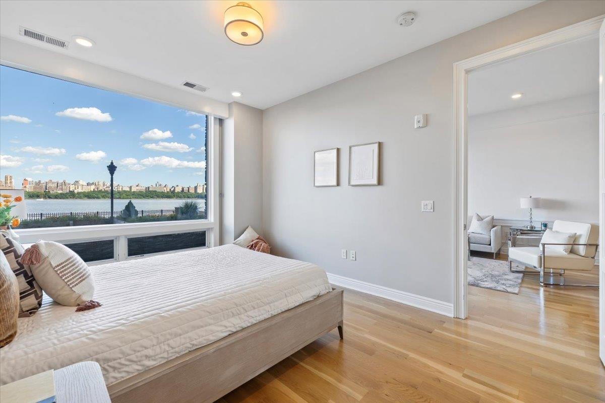 Edgewater, New Jersey, 07020, United States, 2 Bedrooms Bedrooms, ,2 BathroomsBathrooms,Residential,For Sale,1995934