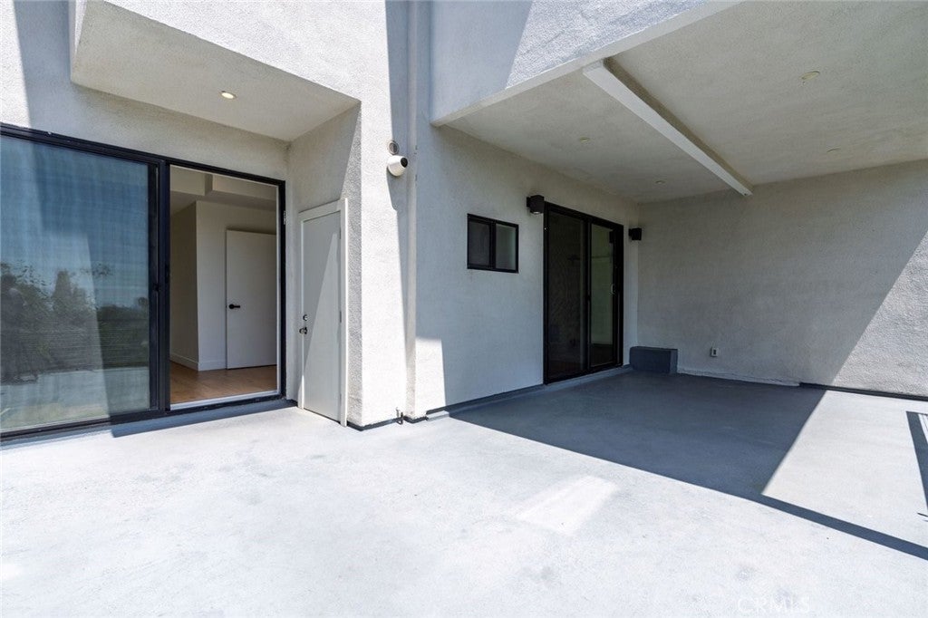 Los Angeles, California, 90026, United States, 3 Bedrooms Bedrooms, ,3 BathroomsBathrooms,Residential,For Sale,2040184
