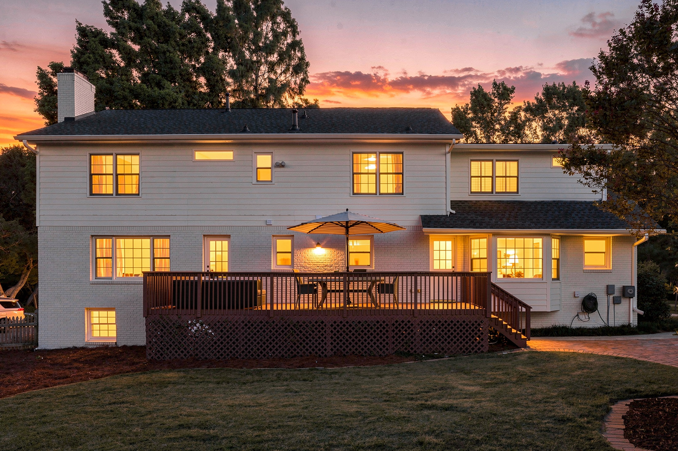  Classic Colonial Charm Meets Beautifully Updated Interiors - 物件實景
