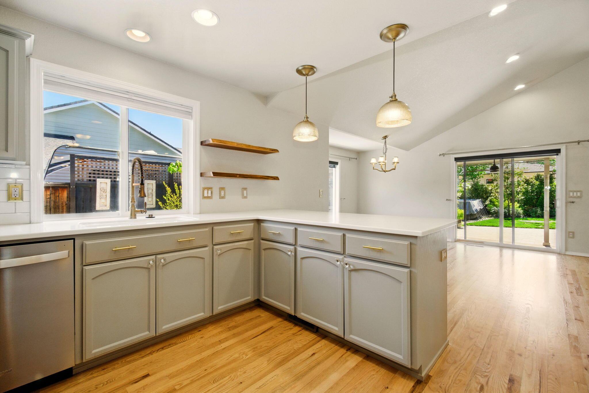 Central Point, Oregon, 97502, United States, 3 Bedrooms Bedrooms, ,2 BathroomsBathrooms,Residential,For Sale,1793291