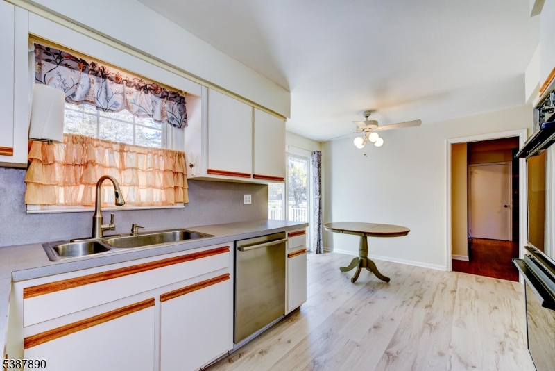 Branchburg Twp., New Jersey, 08876, United States, 4 Bedrooms Bedrooms, ,3 BathroomsBathrooms,Residential,For Sale,1992808