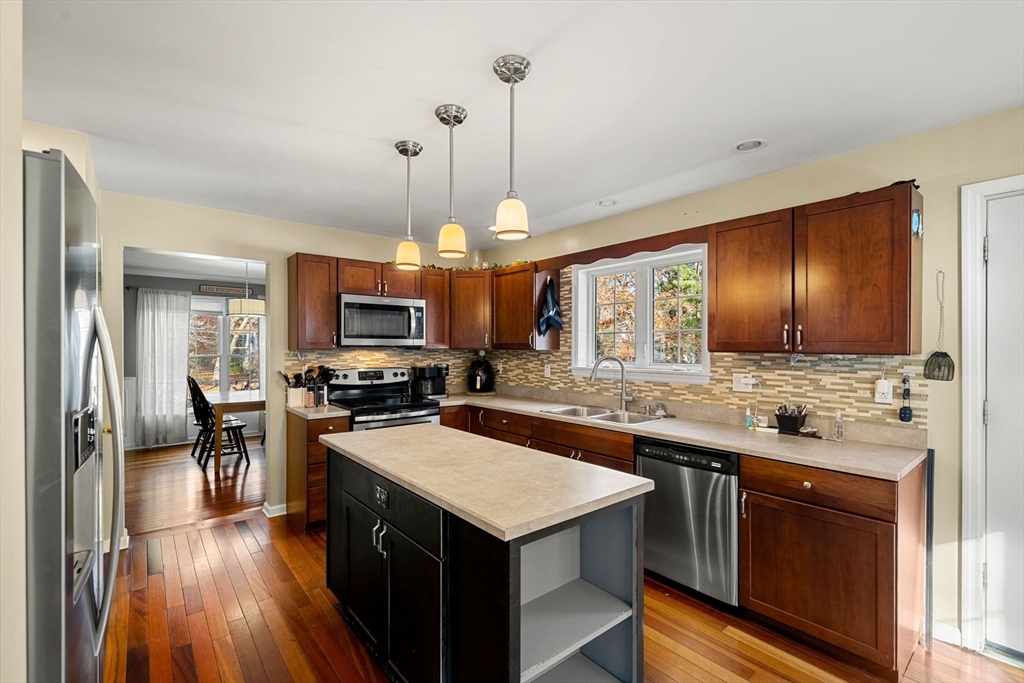 Tyngsboro, Massachusetts, 01879, United States, 4 Bedrooms Bedrooms, ,4 BathroomsBathrooms,Residential,For Sale,2000977