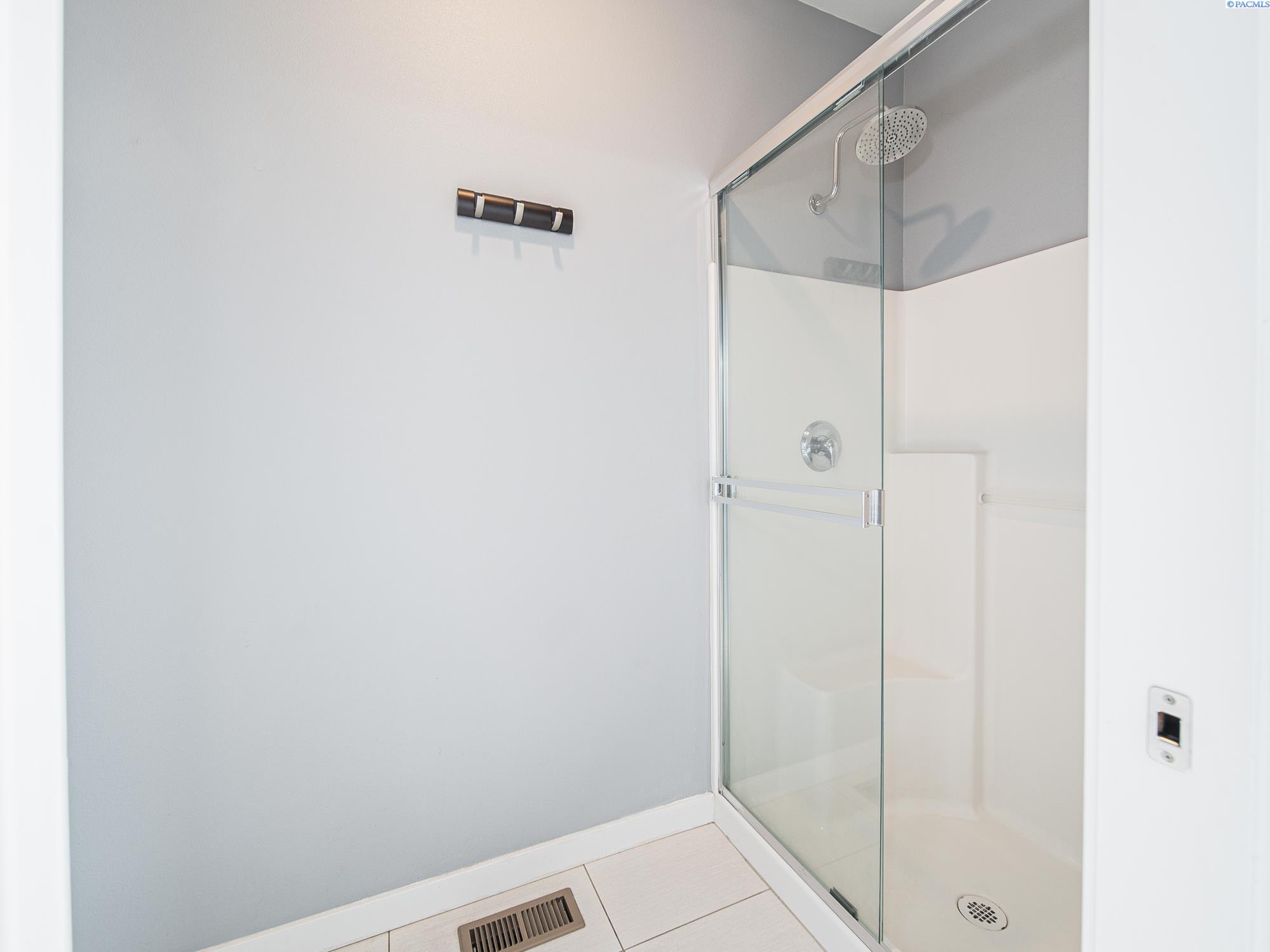 Pasco, Washington, 99301, United States, 4 Bedrooms Bedrooms, ,3 BathroomsBathrooms,Residential,For Sale,1933417