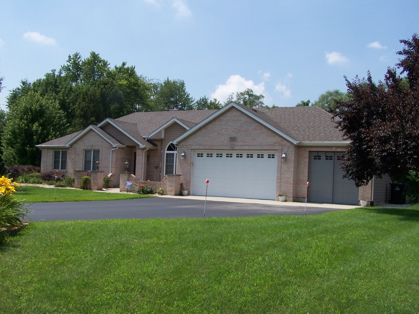 Mchenry, Illinois, 60051, United States, 4 Bedrooms Bedrooms, ,4 BathroomsBathrooms,Residential,For Sale,1916505