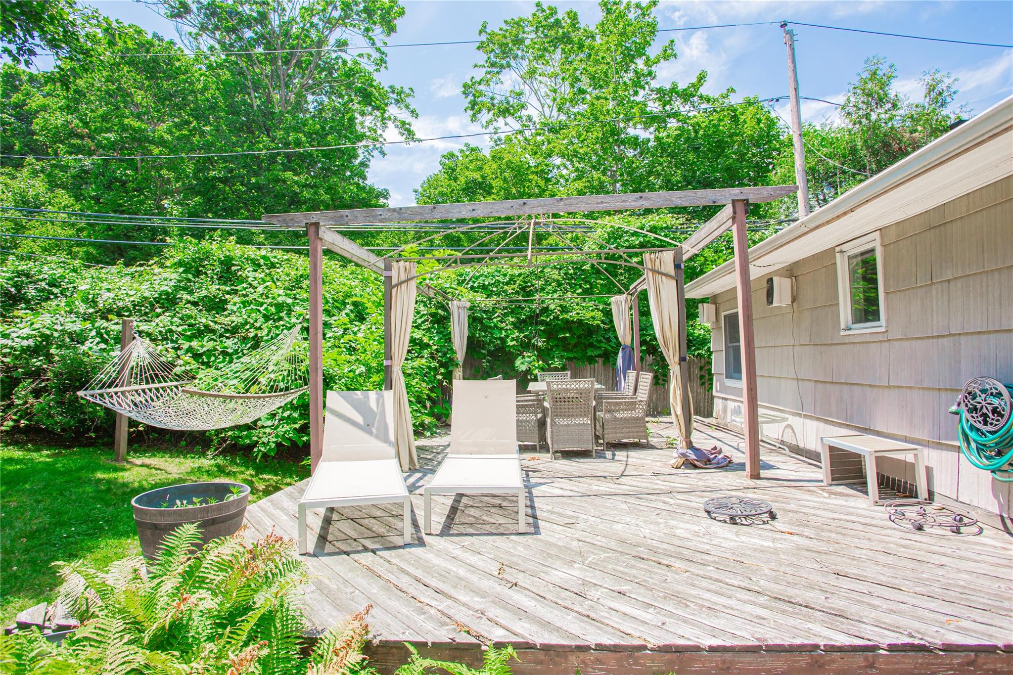 Huntington, New York, 11743, United States, 2 Bedrooms Bedrooms, ,2 BathroomsBathrooms,Residential,For Sale,1847345