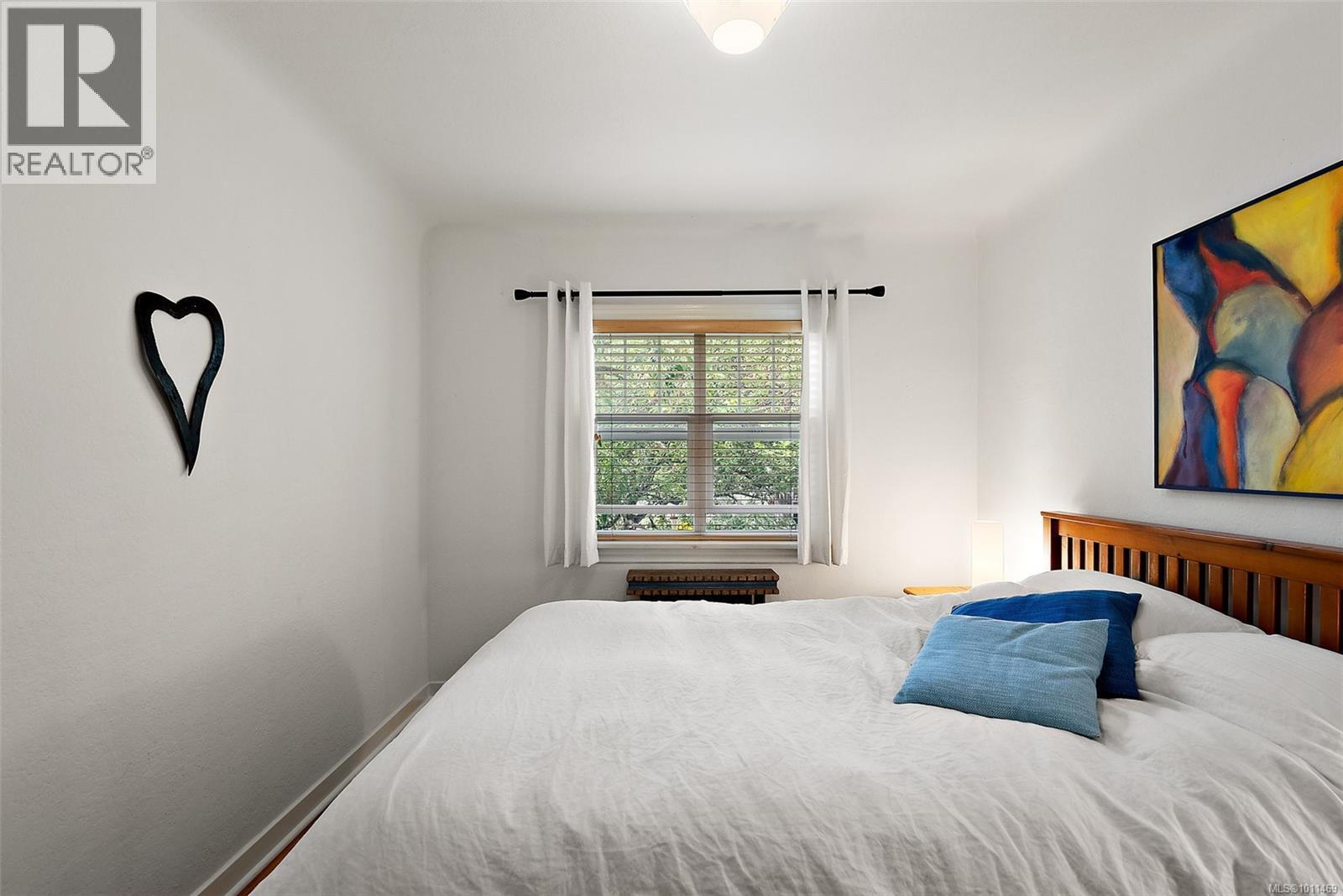 OAK BAY, British Columbia, V8R 5L1, CA, 3 Bedrooms Bedrooms, ,1 BathroomBathrooms,Residential,For Sale,1949750