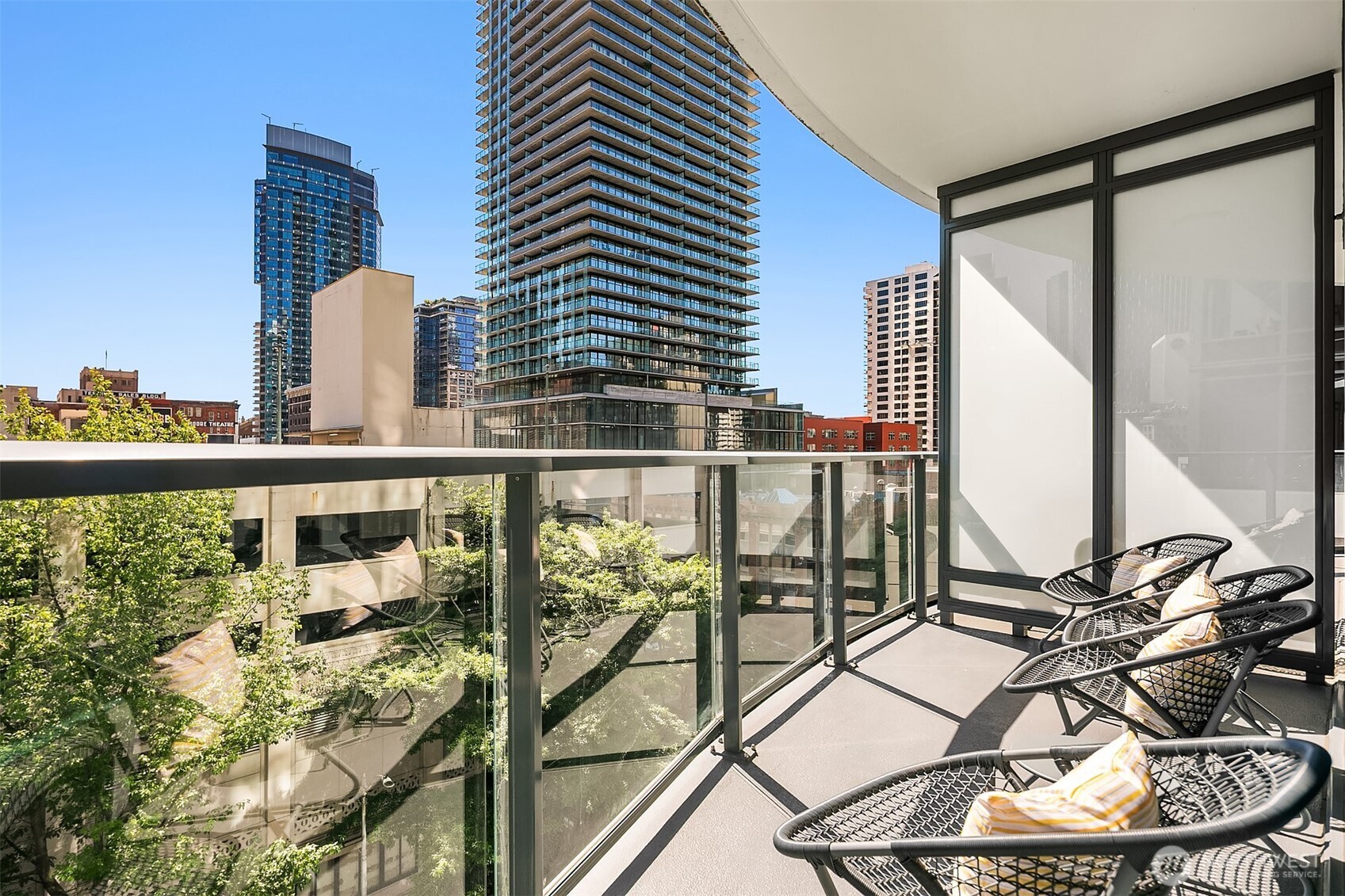 Seattle, Washington, 98101, United States, 1 Bedroom Bedrooms, ,2 BathroomsBathrooms,Residential,For Sale,1913500