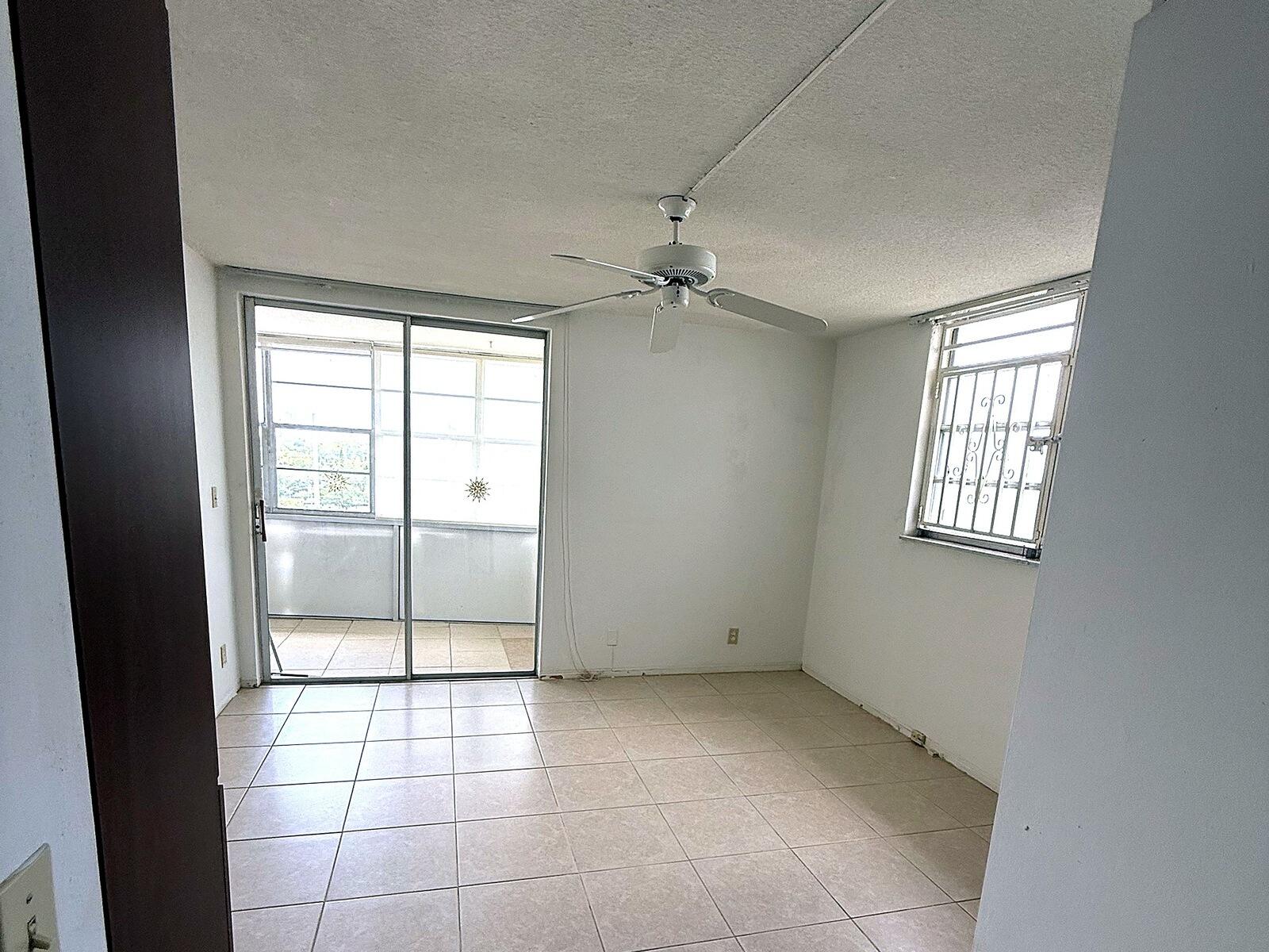 Miami Gardens Dr, Miami, FL 33179