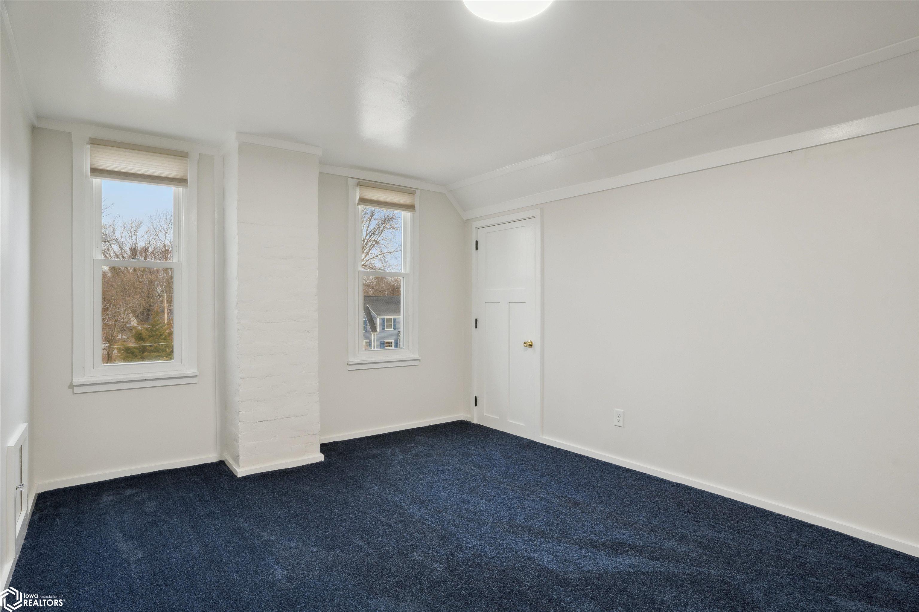 Burlington, Iowa, 52601, United States, 4 Bedrooms Bedrooms, ,3 BathroomsBathrooms,Residential,For Sale,1931272