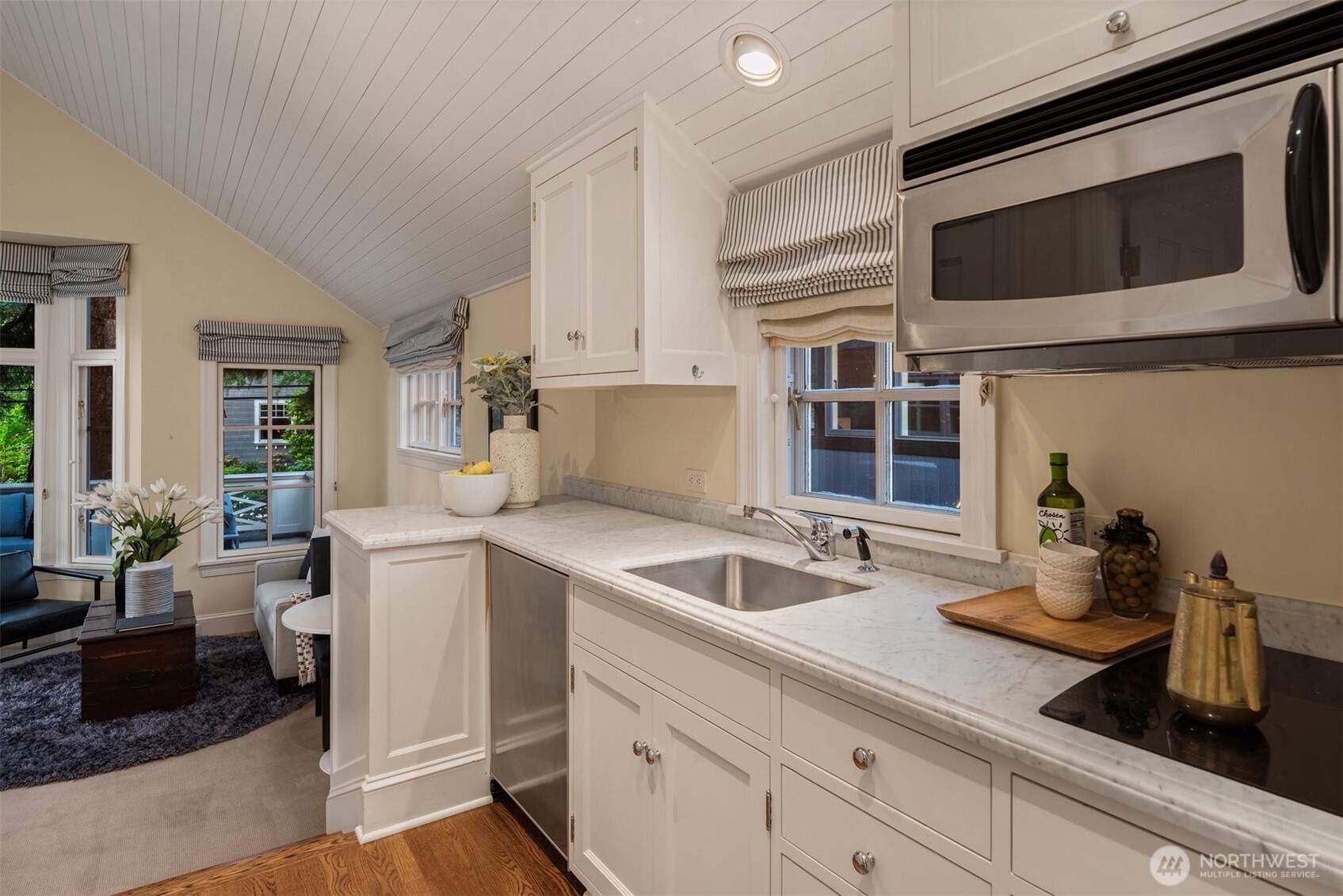 Seattle, Washington, 98102, United States, 5 Bedrooms Bedrooms, ,6 BathroomsBathrooms,Residential,For Sale,1891180
