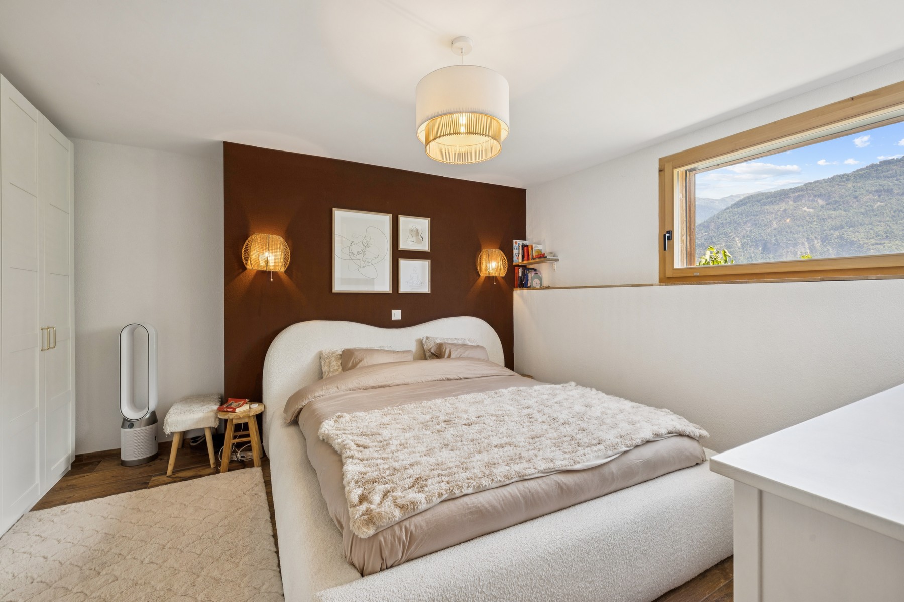  Exceptional triplex apartment in the heart of Saillon