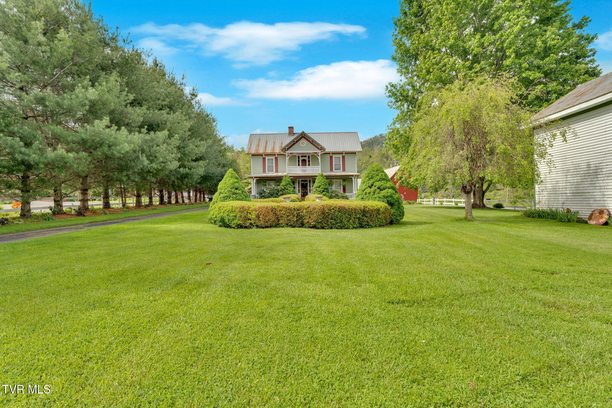 Roan Mountain, Tennessee, 37687, United States, 4 Bedrooms Bedrooms, ,2 BathroomsBathrooms,Residential,For Sale,2010992