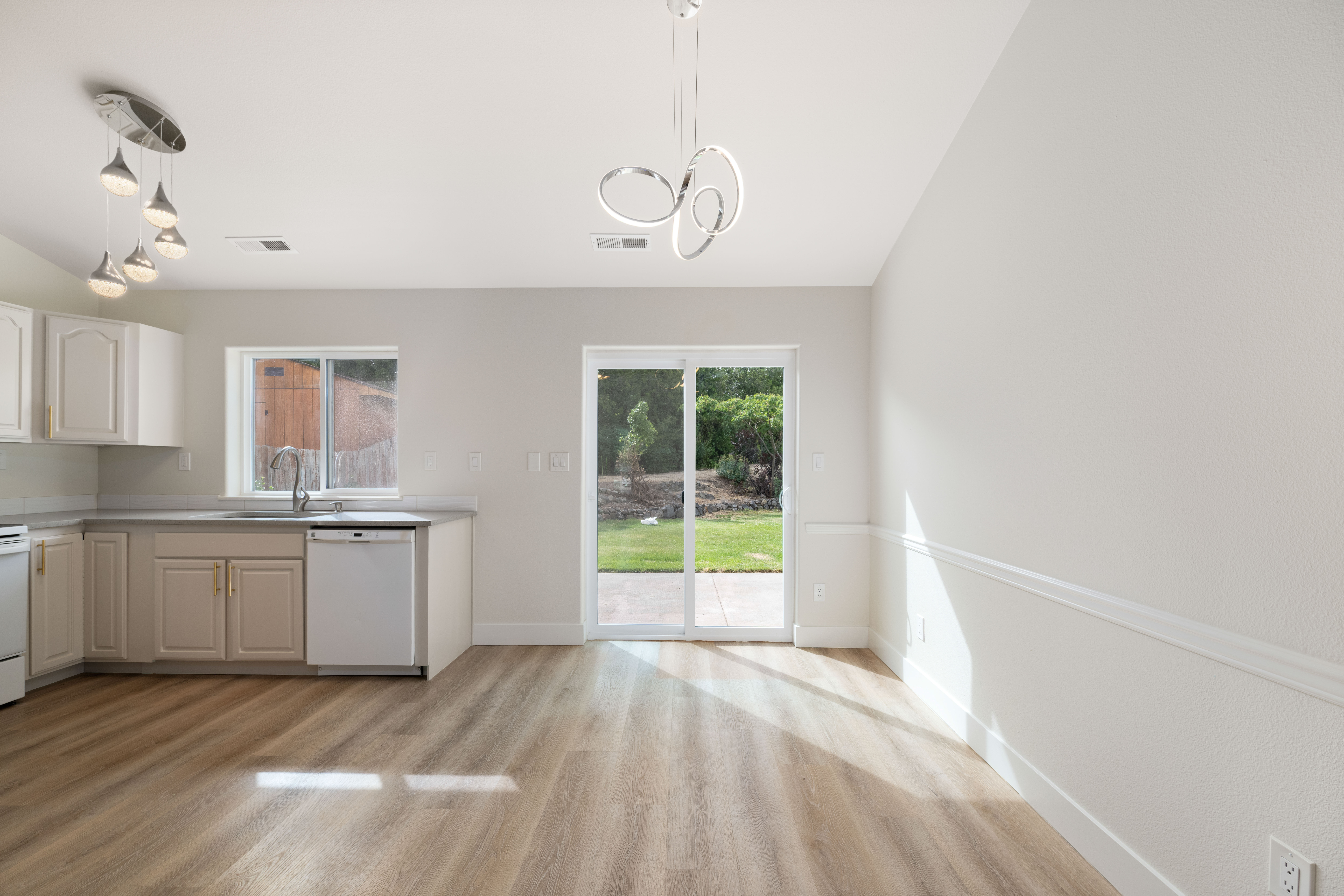  Cul de sac Living, All New & Fresh Inside, Turn Key - 物件實景