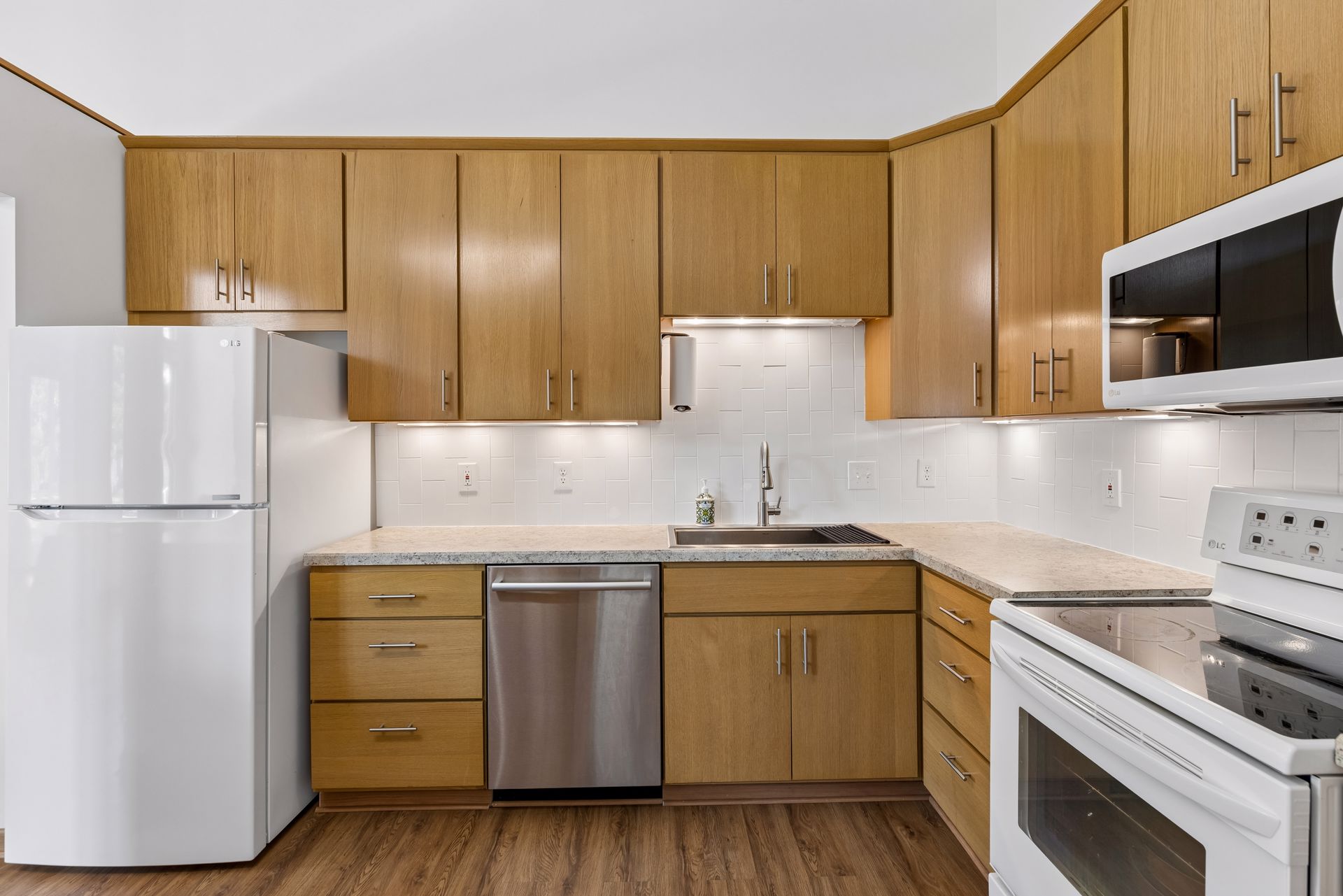  Effortless Townhome Living Near Parks and Dining - 物件實景