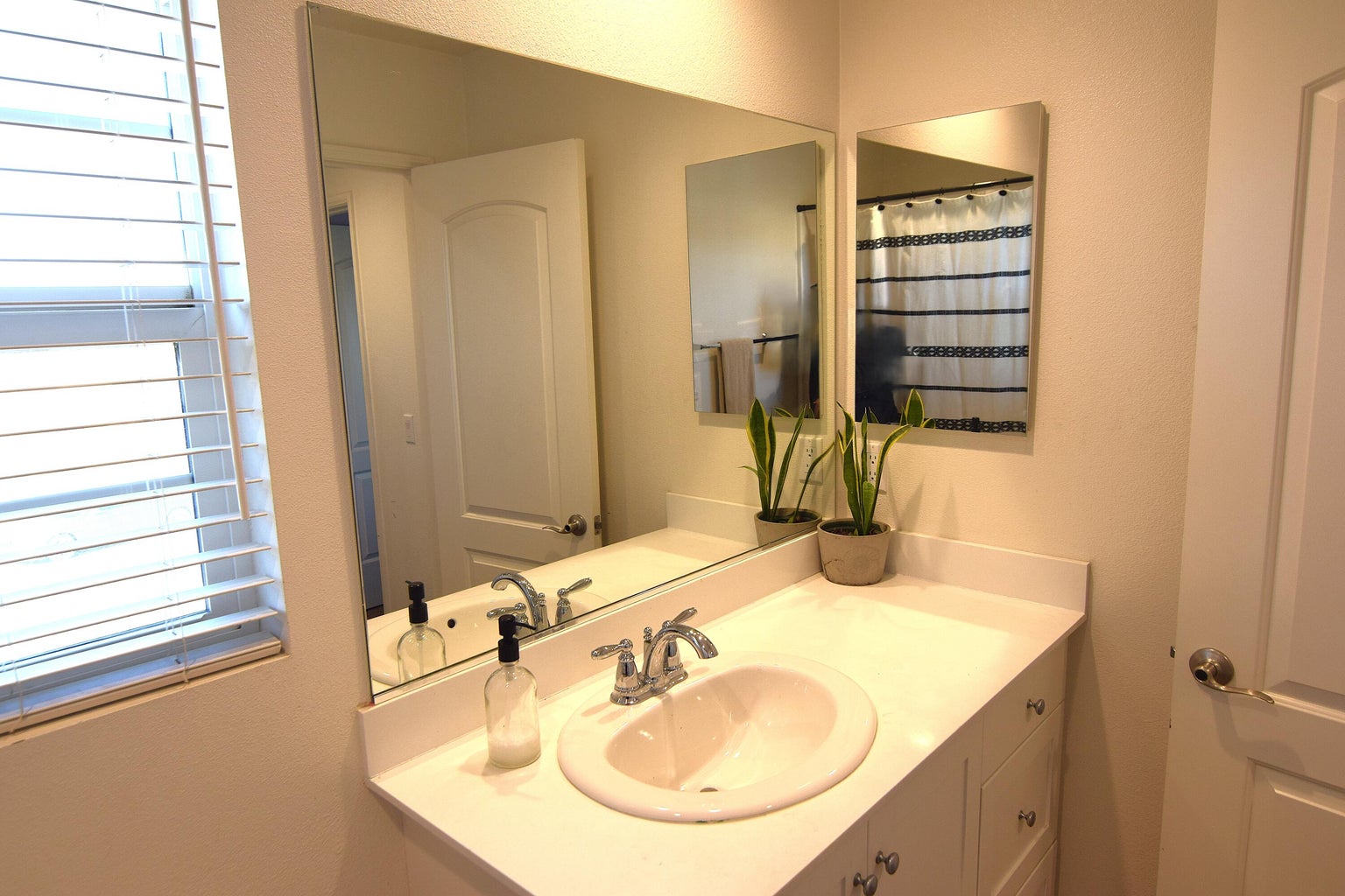 Indio, California, 92203, United States, 4 Bedrooms Bedrooms, ,3 BathroomsBathrooms,Residential,For Sale,1992452