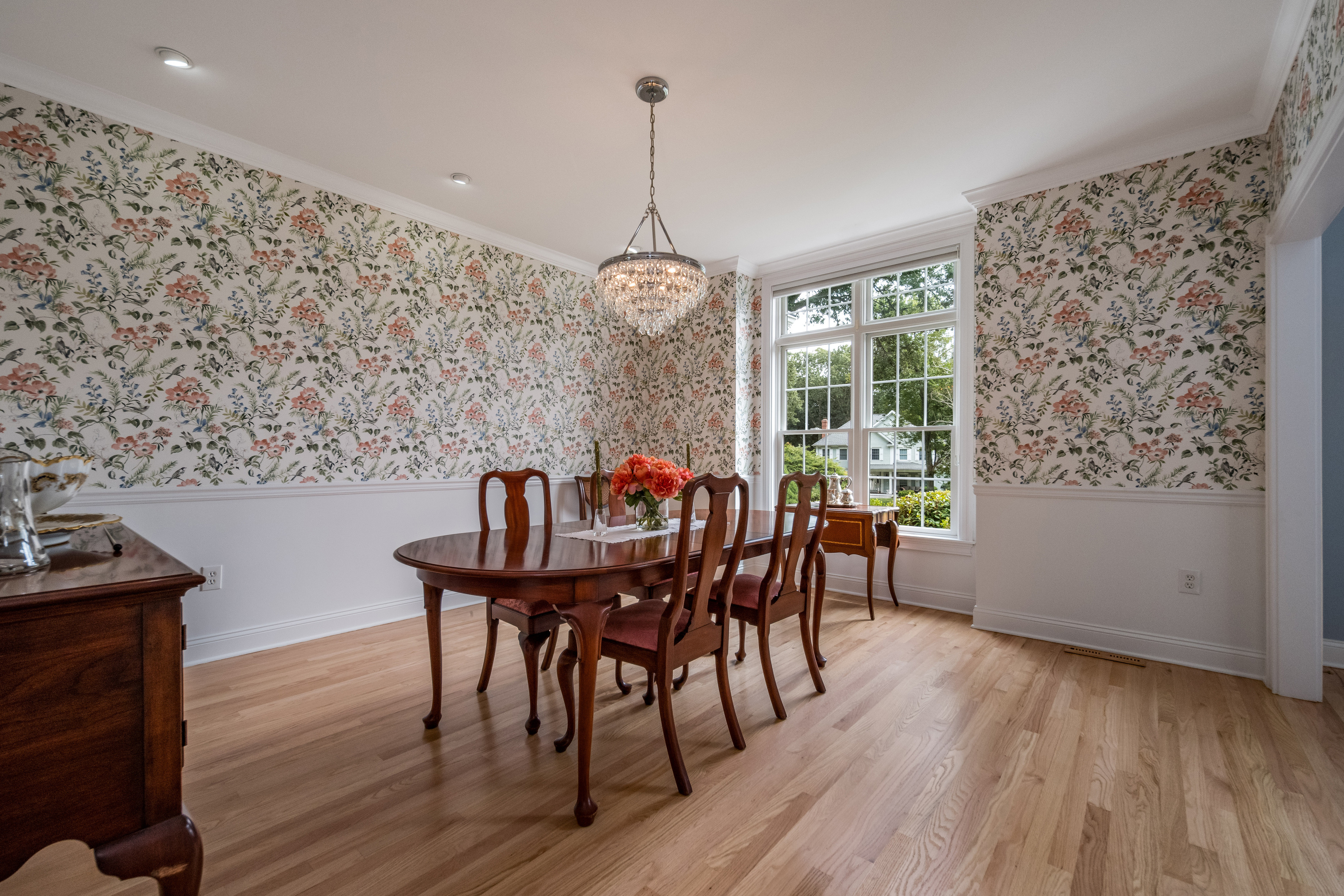  Meticulously Renovated Colonial is Coastal Sophistication - 物件實景