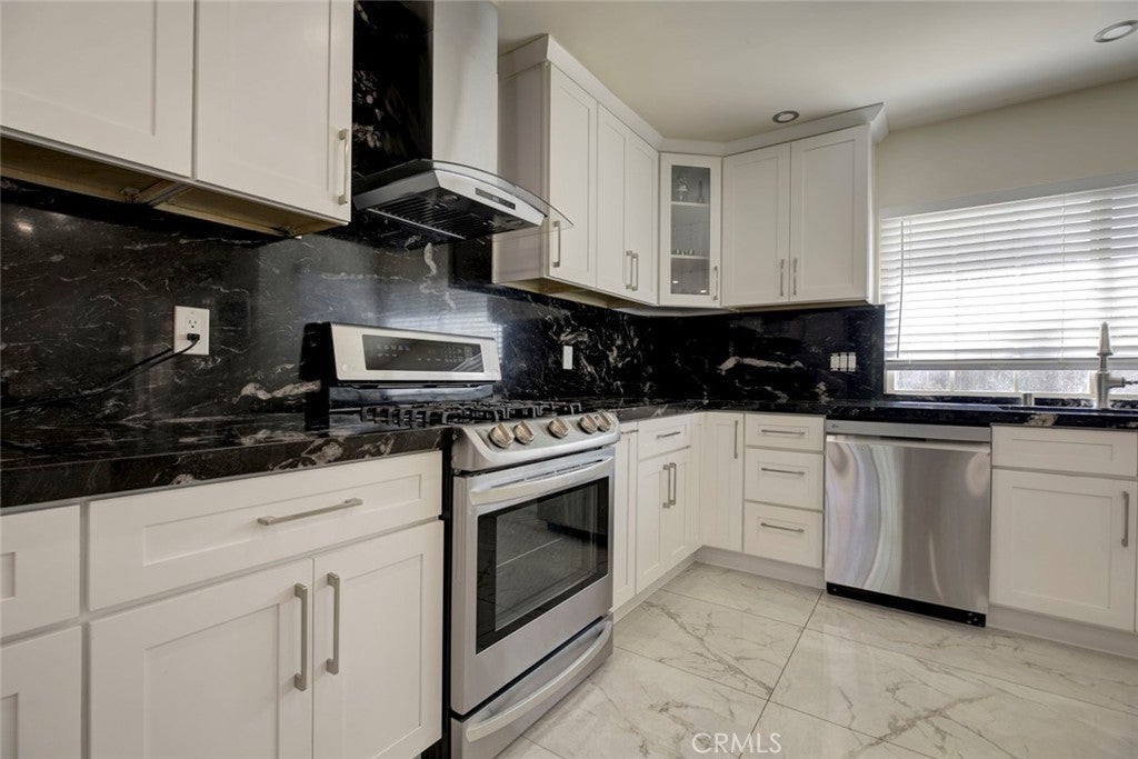 North Hills, California, 91343, United States, 4 Bedrooms Bedrooms, ,4 BathroomsBathrooms,Residential,For Sale,1997104