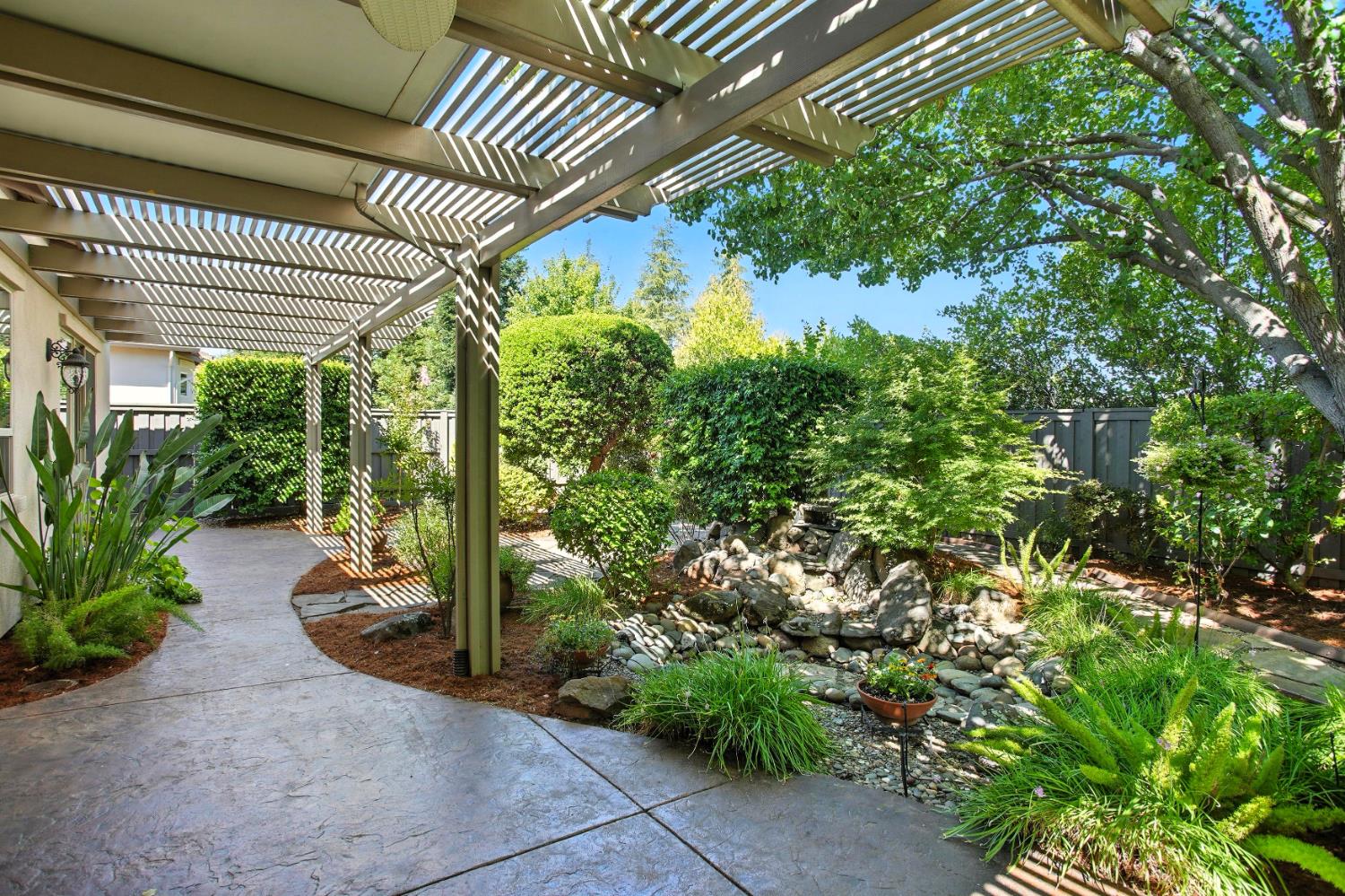 Roseville, California, 95661, United States, 4 Bedrooms Bedrooms, ,3 BathroomsBathrooms,Residential,For Sale,1934690