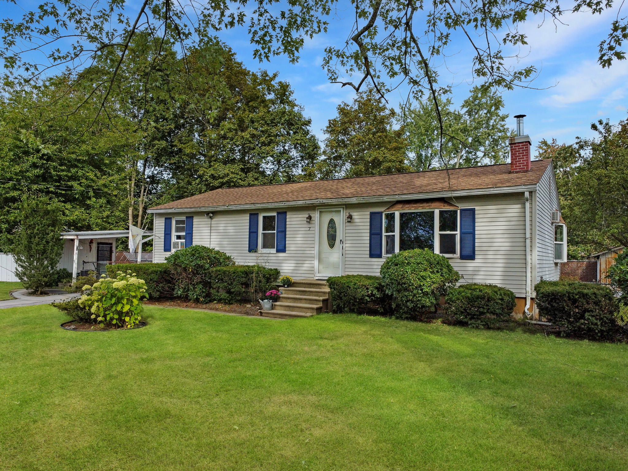 Salem, New Hampshire, 03079, United States, 3 Bedrooms Bedrooms, ,2 BathroomsBathrooms,Residential,For Sale,1942641