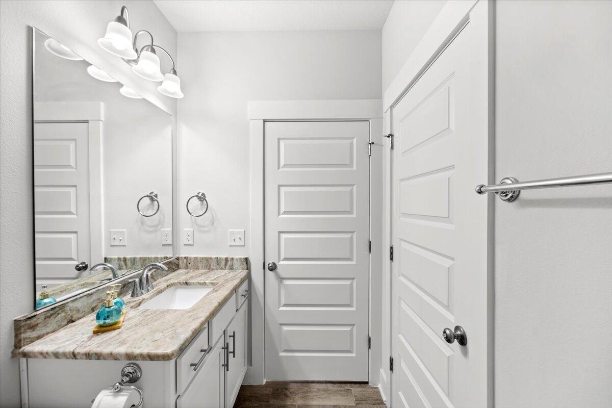 Gulf Breeze, Florida, 32563, United States, 4 Bedrooms Bedrooms, ,3 BathroomsBathrooms,Residential,For Sale,1933407