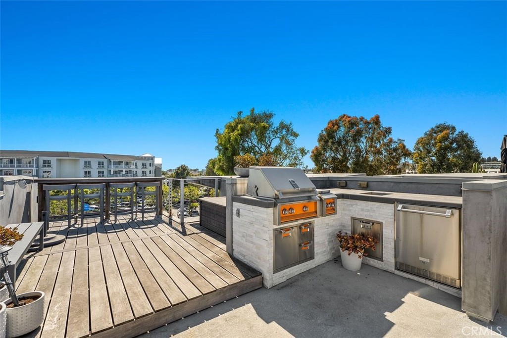 Newport Beach, California, 92663, United States, 2 Bedrooms Bedrooms, ,3 BathroomsBathrooms,Residential,For Sale,1989399