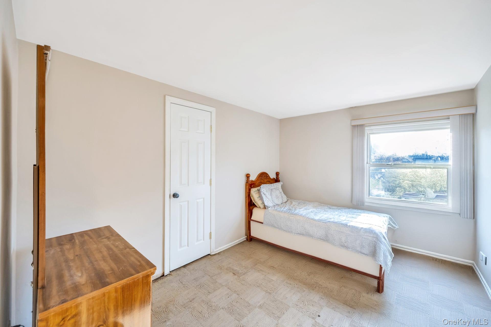 Medford, New York, 11763, United States, 5 Bedrooms Bedrooms, ,2 BathroomsBathrooms,Residential,For Sale,1926312