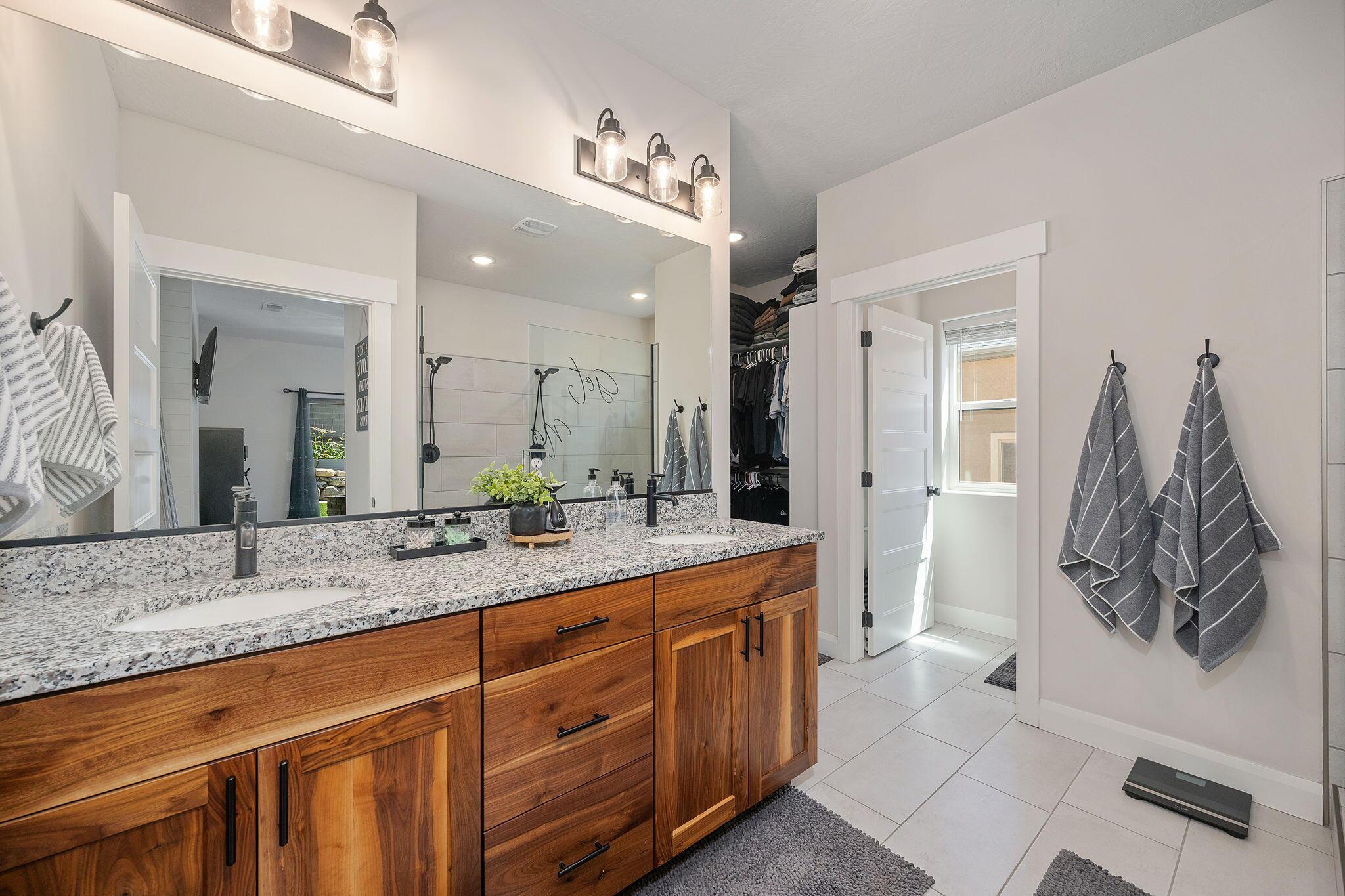 Cedar City, Utah, 84720, United States, 5 Bedrooms Bedrooms, ,4 BathroomsBathrooms,Residential,For Sale,1976034