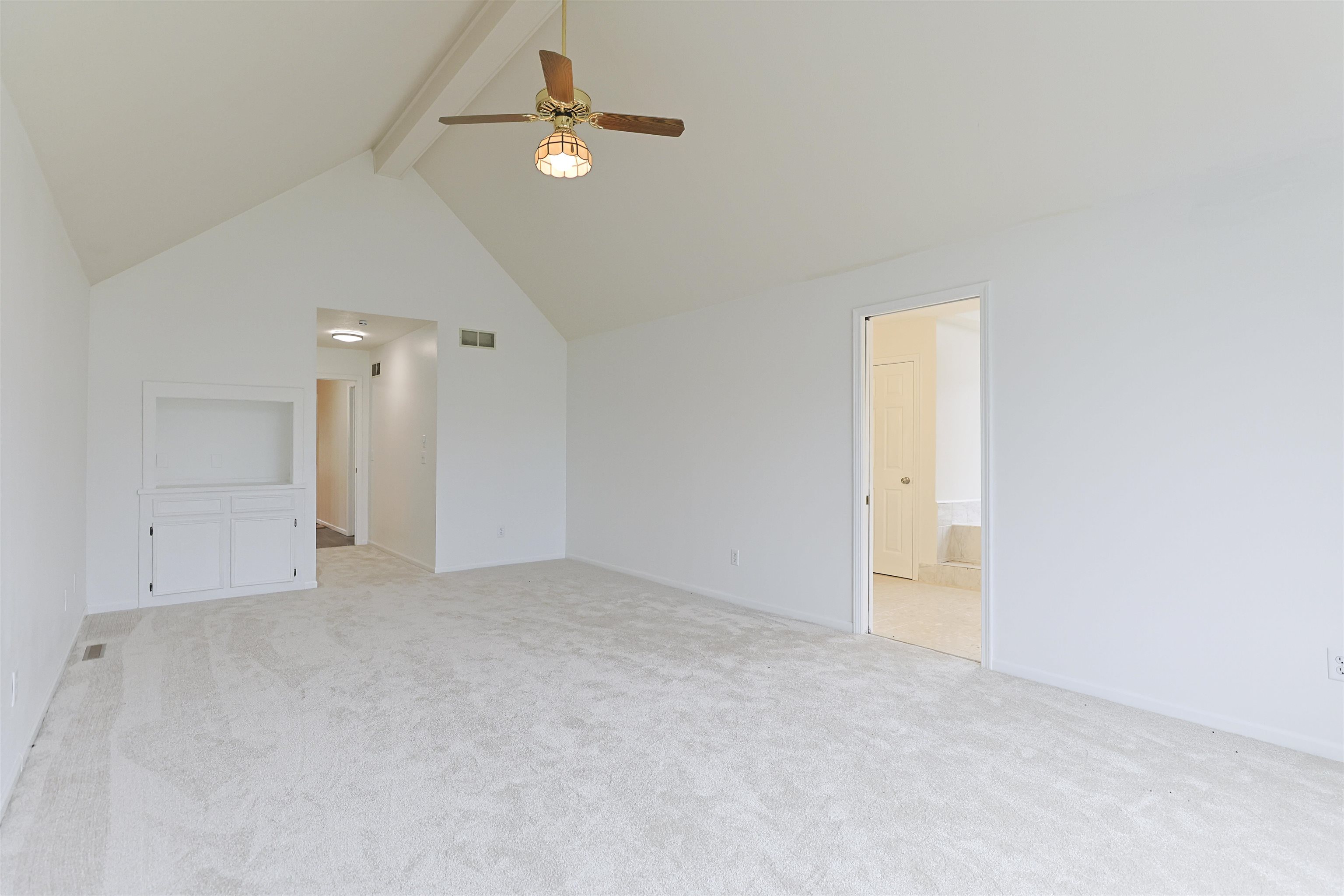 South Bend, Indiana, 46614, United States, 4 Bedrooms Bedrooms, ,4 BathroomsBathrooms,Residential,For Sale,1985327