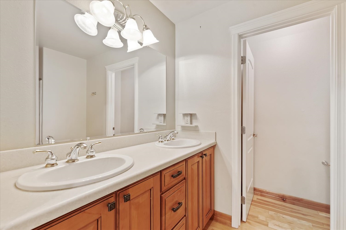 Mountain Home, Idaho, 83647, United States, 4 Bedrooms Bedrooms, ,5 BathroomsBathrooms,Residential,For Sale,1978242