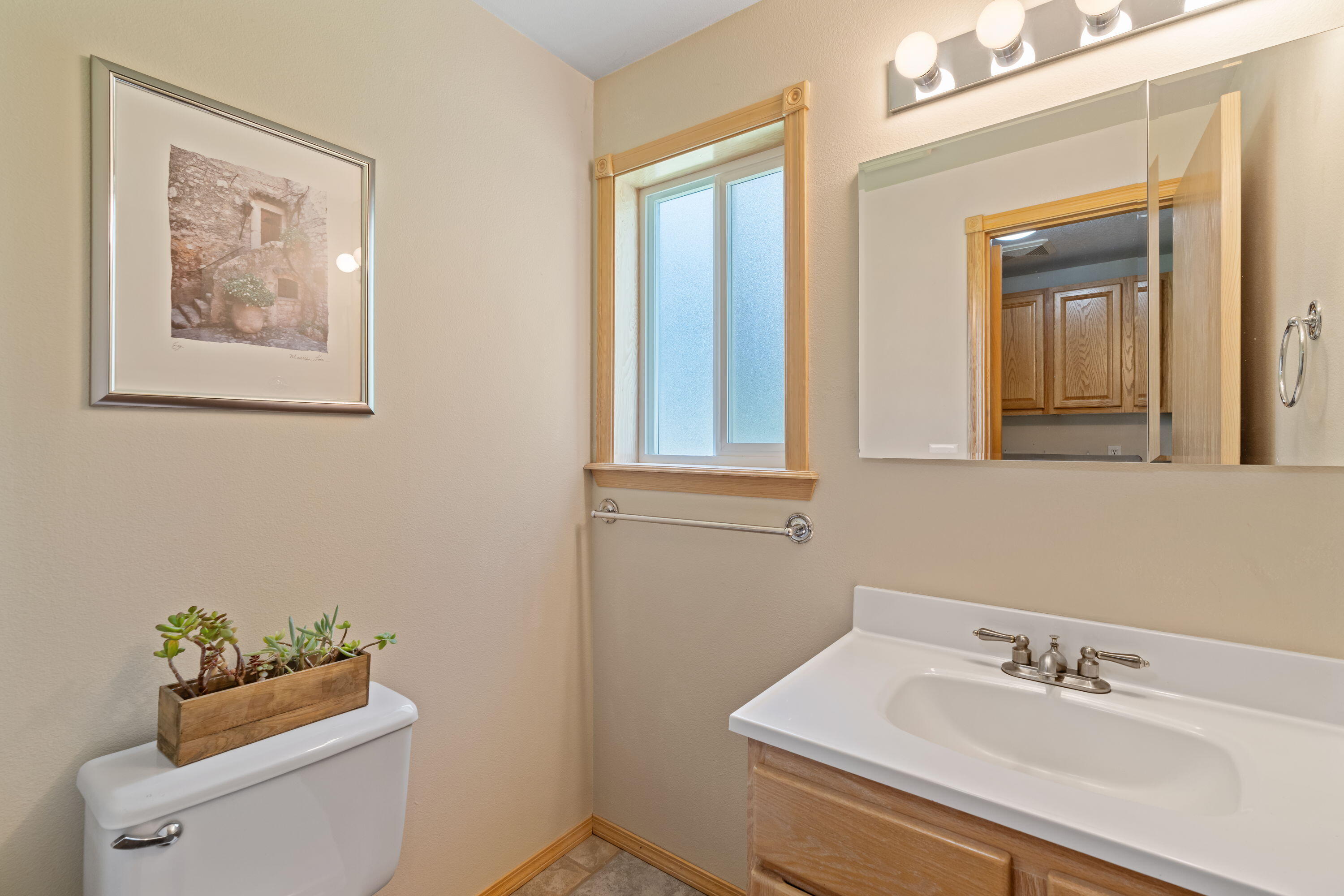 Redmond, Oregon, 97756, United States, 3 Bedrooms Bedrooms, ,4 BathroomsBathrooms,Residential,For Sale,1856956