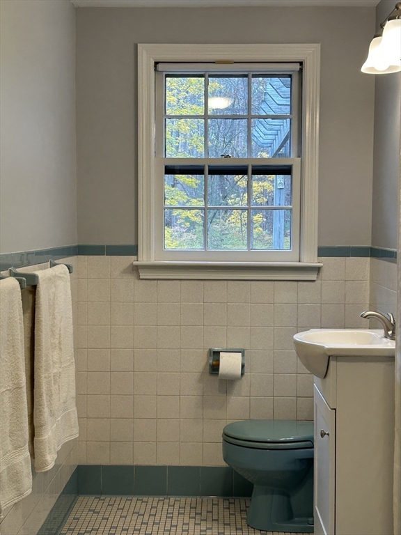 Framingham, Massachusetts, 01701, United States, 4 Bedrooms Bedrooms, ,3 BathroomsBathrooms,Residential,For Sale,1988982