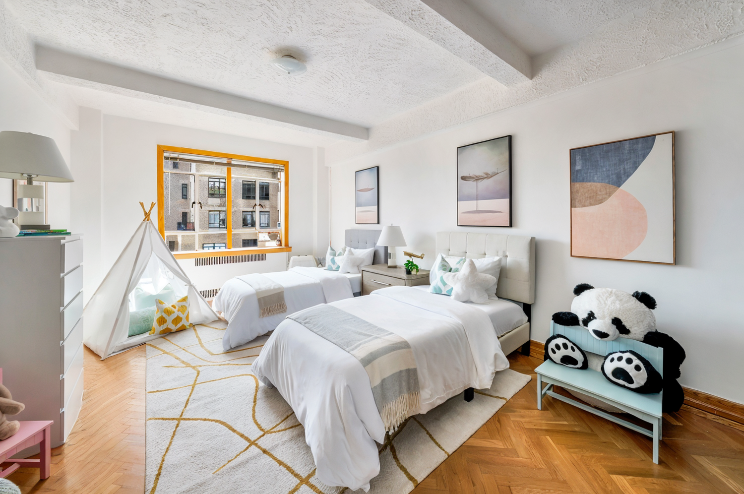 New York City, New York, 10024, United States, 4 Bedrooms Bedrooms, ,3 BathroomsBathrooms,Residential,For Sale,1760875