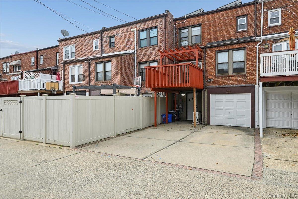 Valley Stream, New York, 11581, United States, 3 Bedrooms Bedrooms, ,2 BathroomsBathrooms,Residential,For Sale,1998416