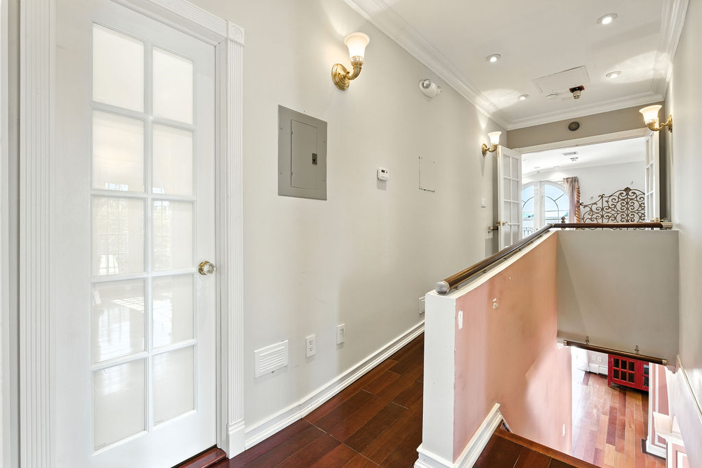 Howard Beach, New York, 11414, United States, 4 Bedrooms Bedrooms, ,4 BathroomsBathrooms,Residential,For Sale,1984168