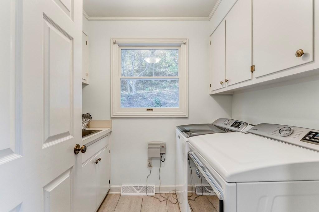 DALTON, Georgia, 30720, United States, 4 Bedrooms Bedrooms, ,4 BathroomsBathrooms,Residential,For Sale,1989438