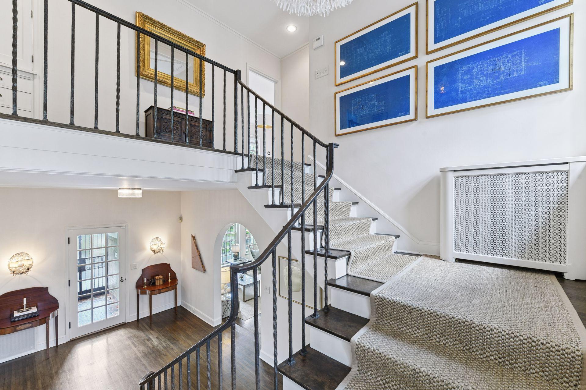 Minneapolis, Minnesota, 55405, United States, 5 Bedrooms Bedrooms, ,4 BathroomsBathrooms,Residential,For Sale,1989086