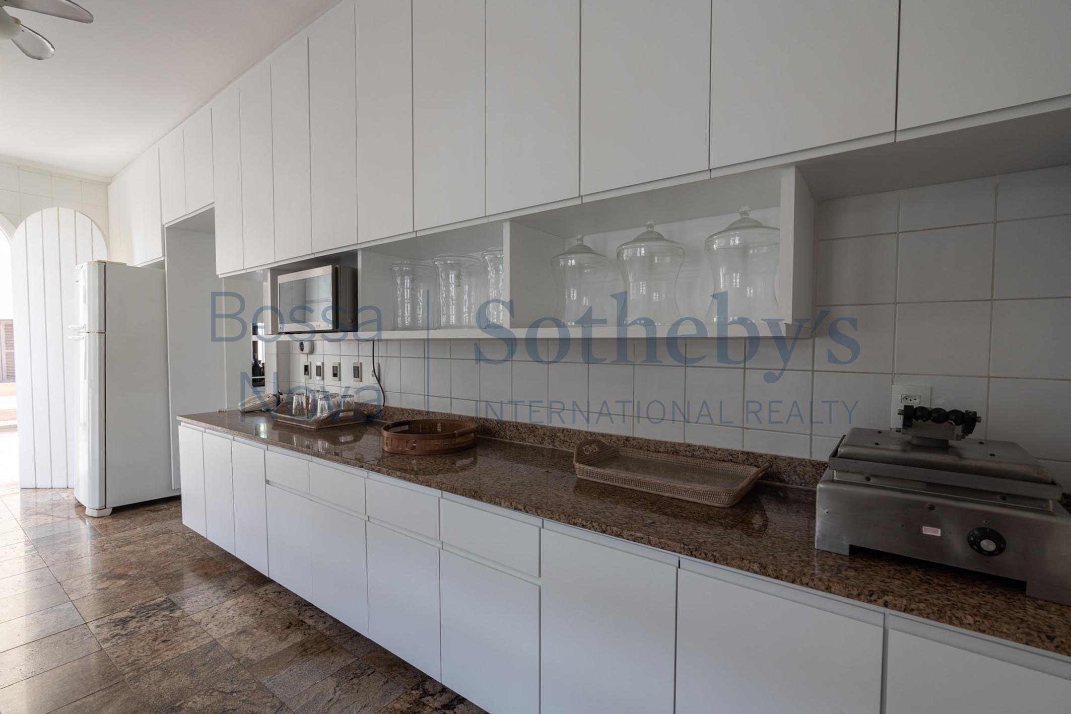  Large house with pool facing the sea - 物件實景