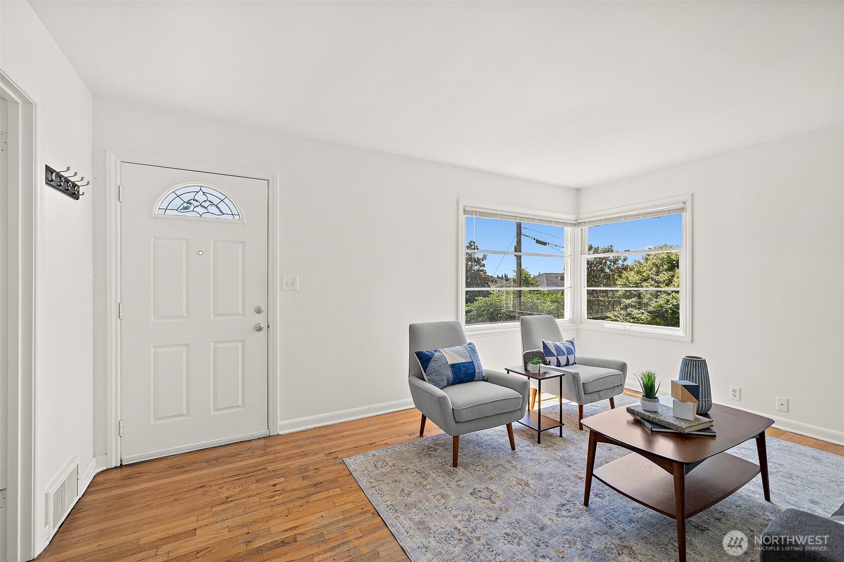 Seattle, Washington, 98199, United States, 2 Bedrooms Bedrooms, ,1 BathroomBathrooms,Residential,For Sale,1882851